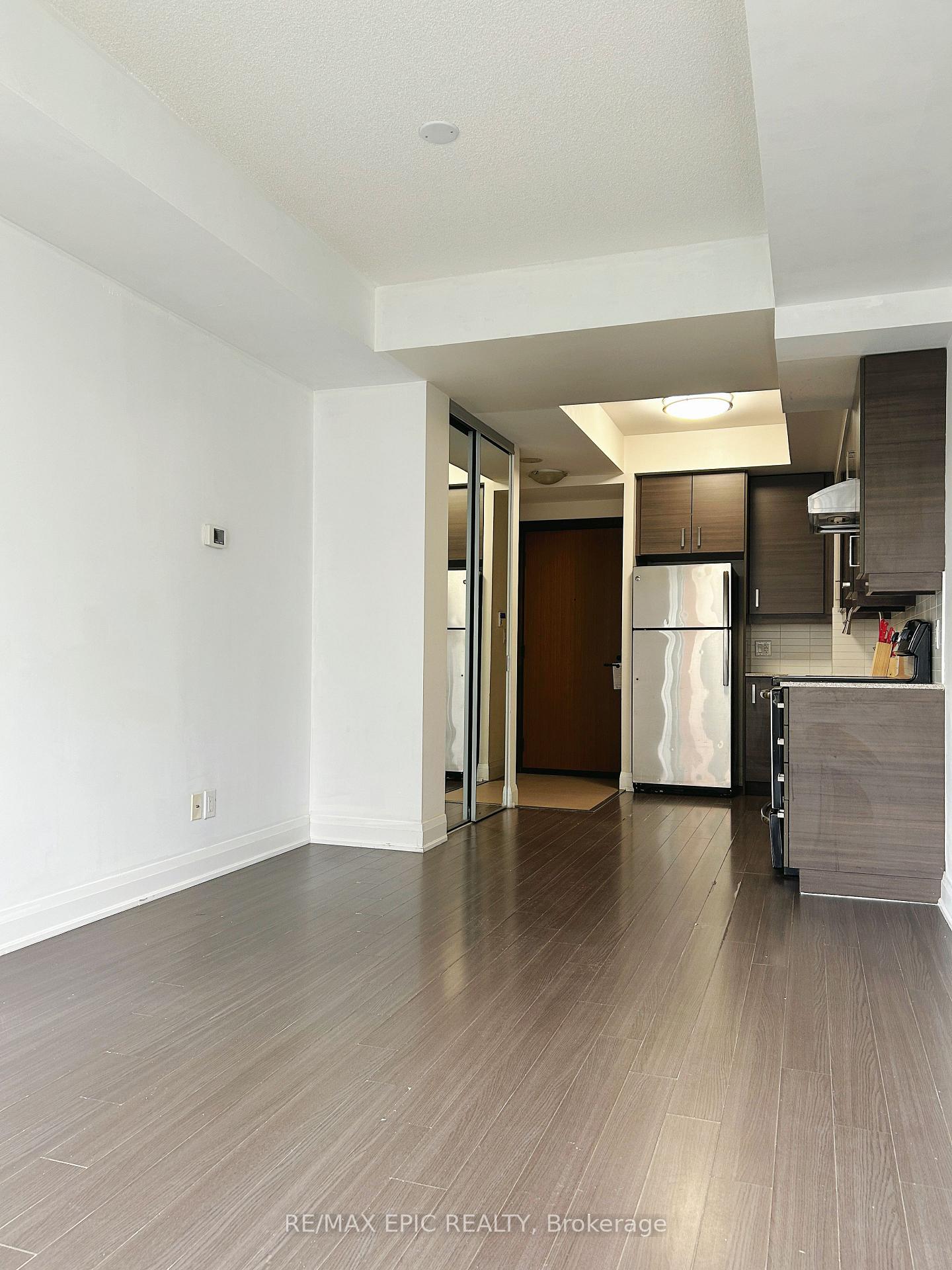 Photo 3 of Unit 609, 1 Uptown Drive, Markham, Unionville — HOMEH