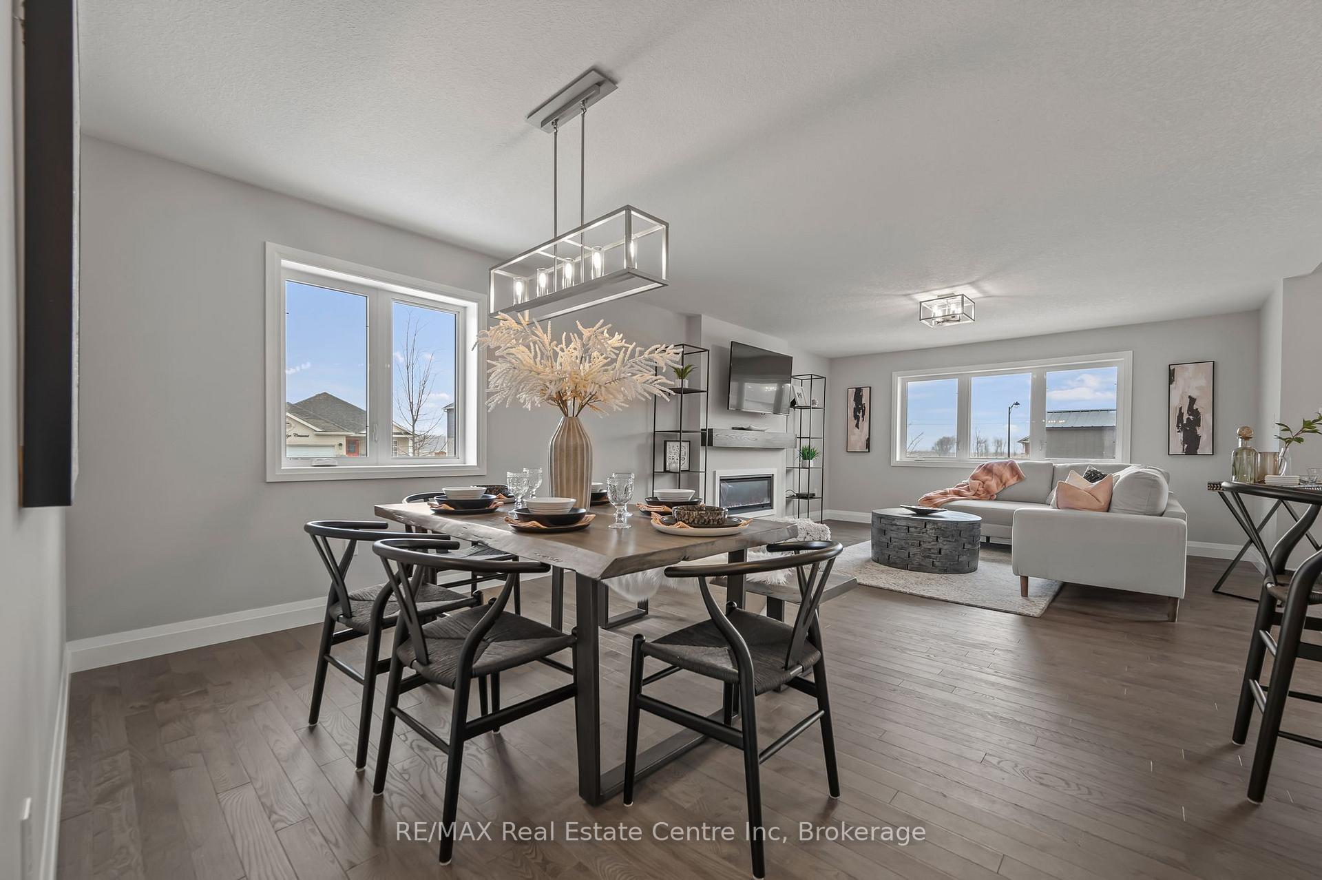 Photo 3 of 130 Stephenson Way, Minto — HOMEH