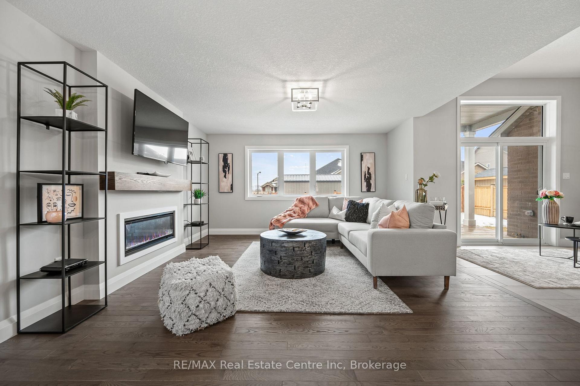 Photo 5 of 130 Stephenson Way, Minto — HOMEH