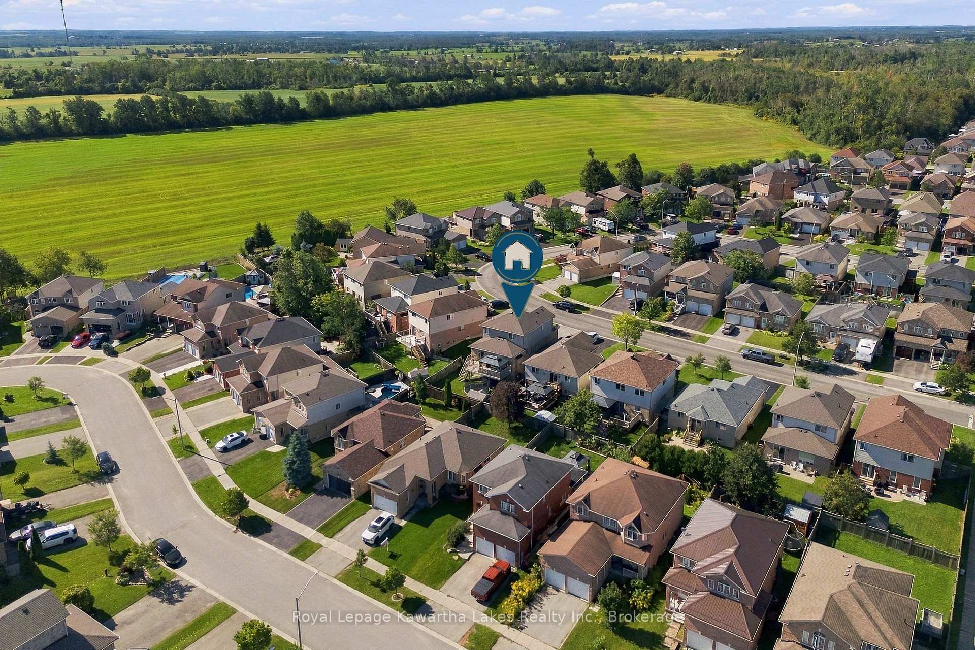 Photo 3 of 12 Lucas Crescent, Kawartha Lakes, Lindsay — HOMEH
