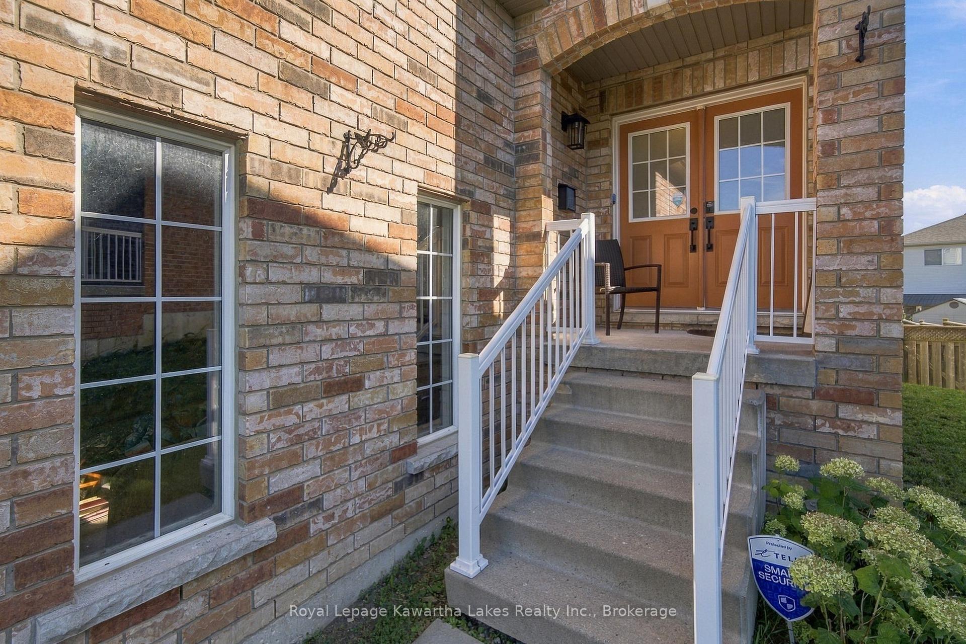 Photo 7 of 12 Lucas Crescent, Kawartha Lakes, Lindsay — HOMEH