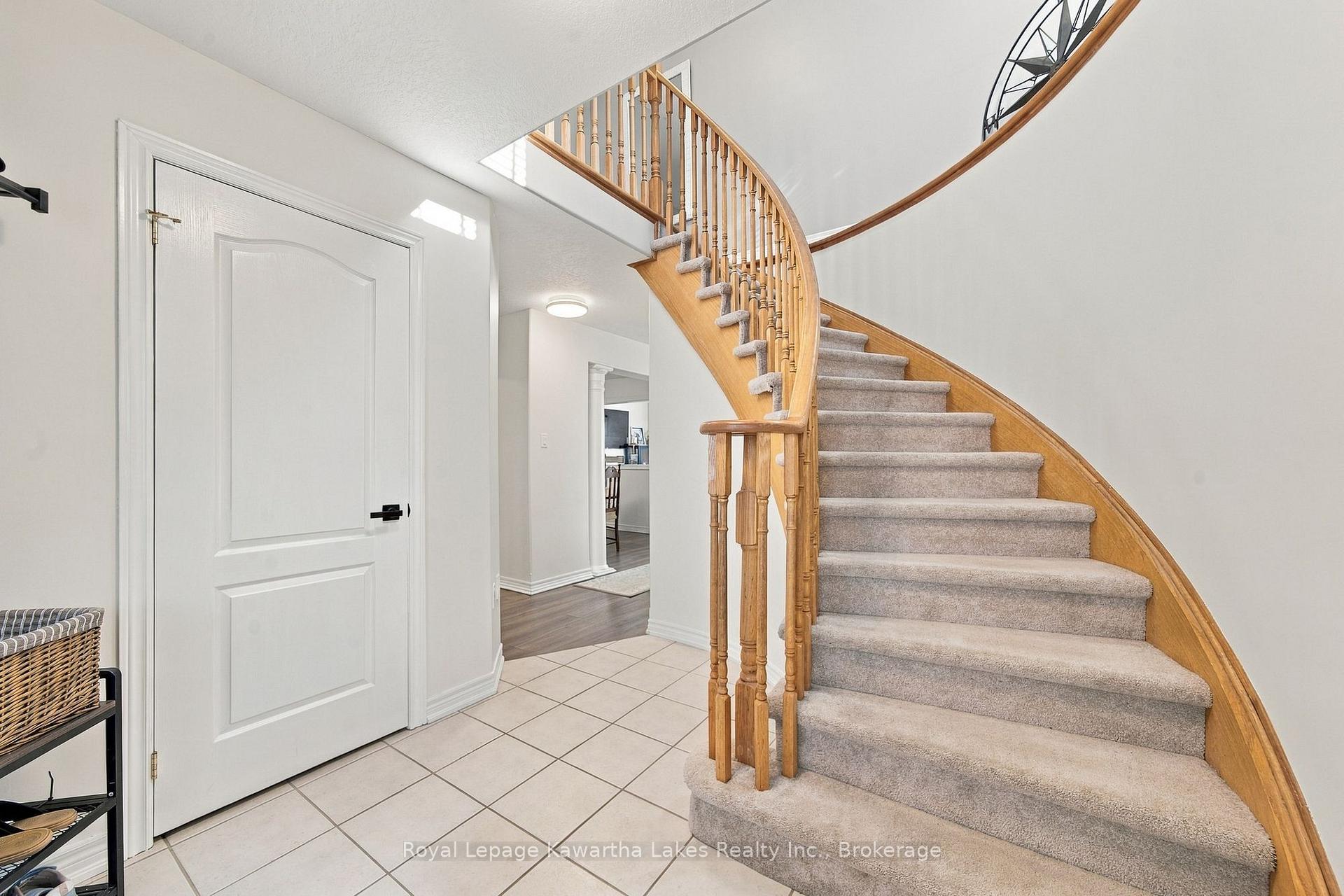 Photo 10 of 12 Lucas Crescent, Kawartha Lakes, Lindsay — HOMEH