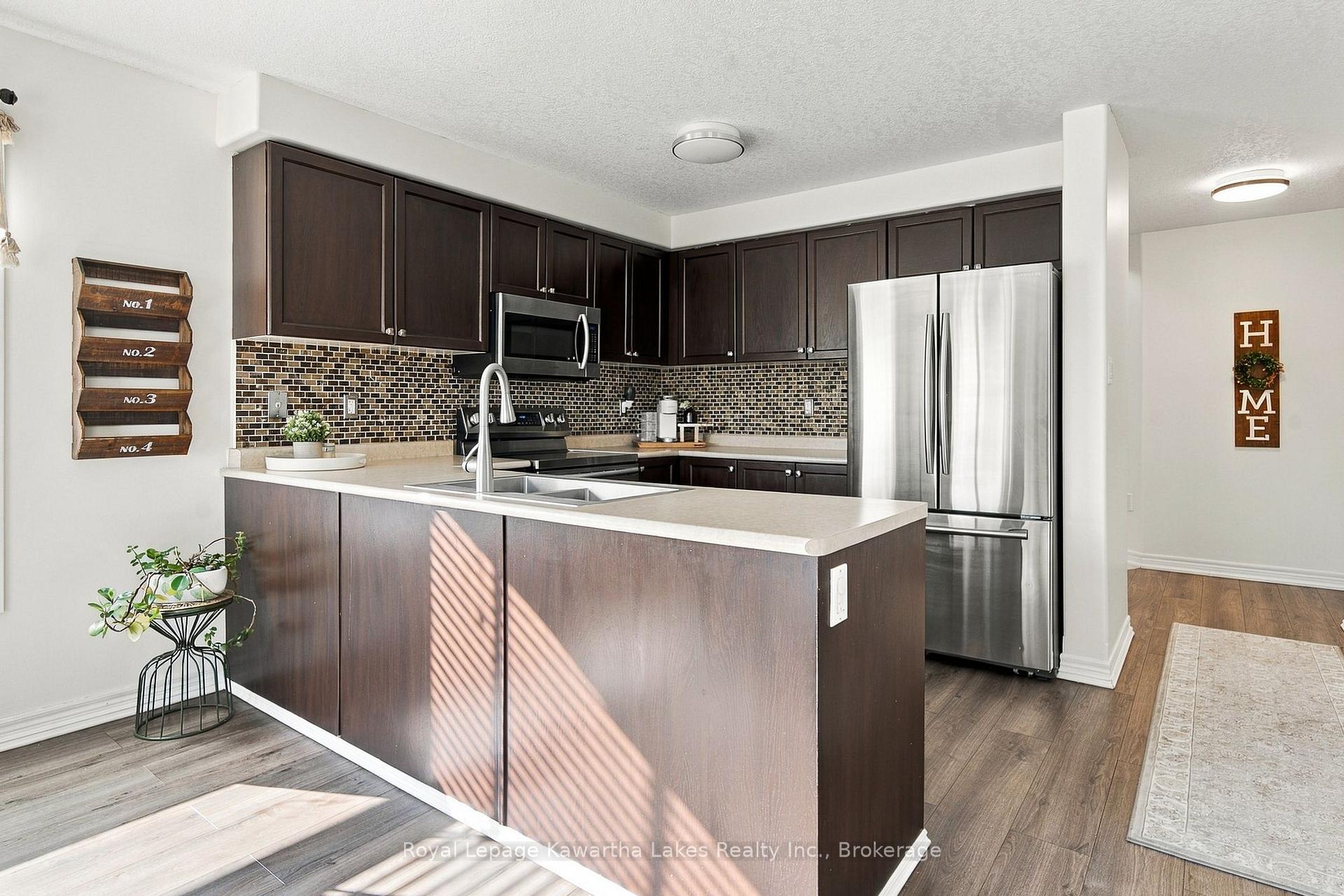 Photo 11 of 12 Lucas Crescent, Kawartha Lakes, Lindsay — HOMEH