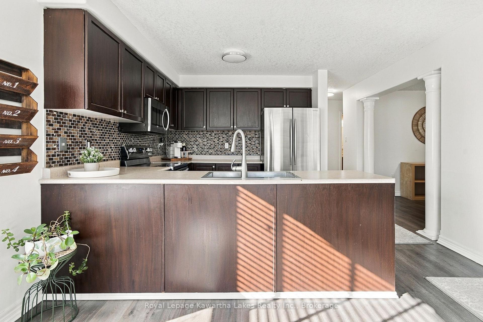 Photo 12 of 12 Lucas Crescent, Kawartha Lakes, Lindsay — HOMEH