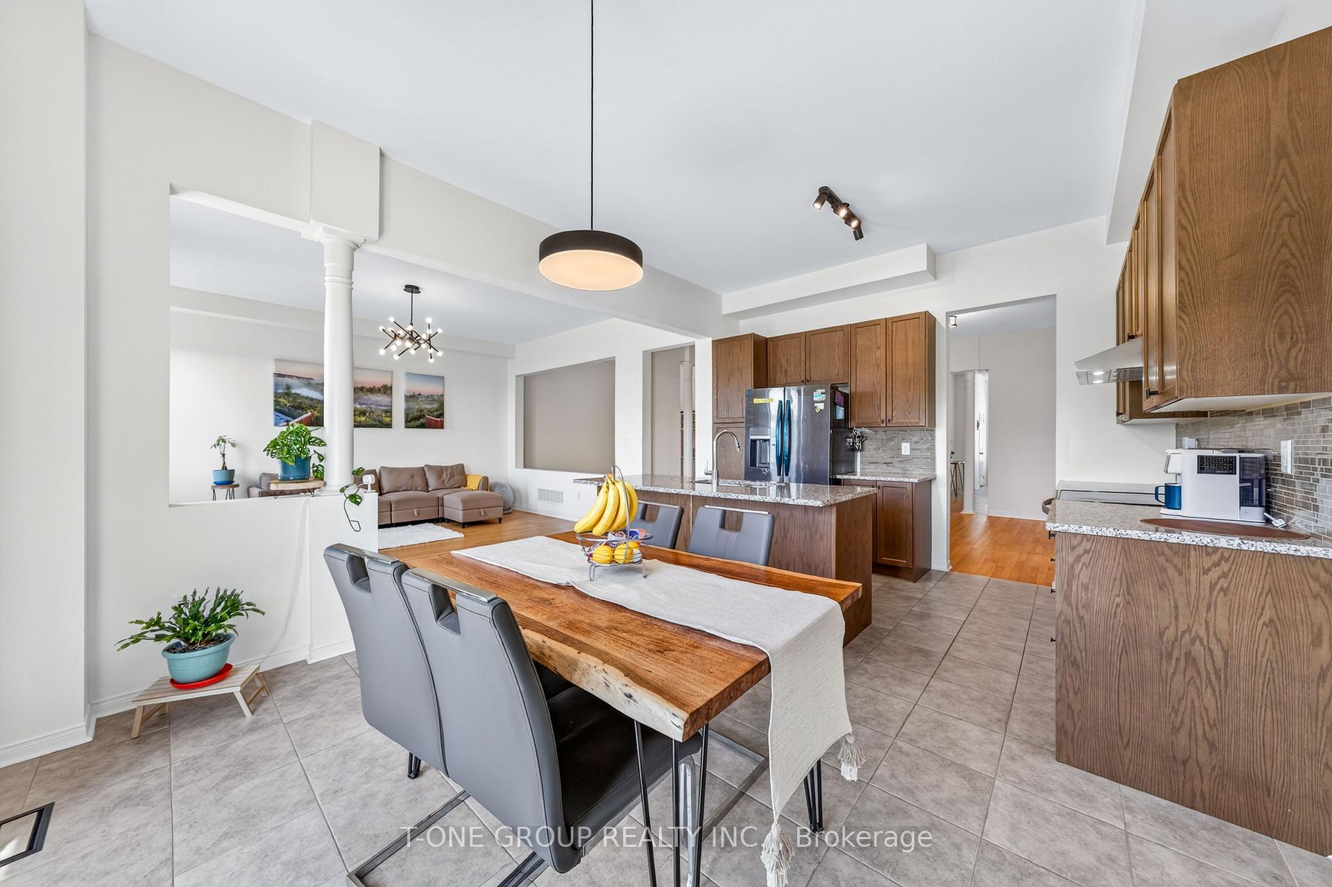 Photo 3 of 162 Hartney Dr, Richmond Hill, Rural Richmond Hill — HOMEH