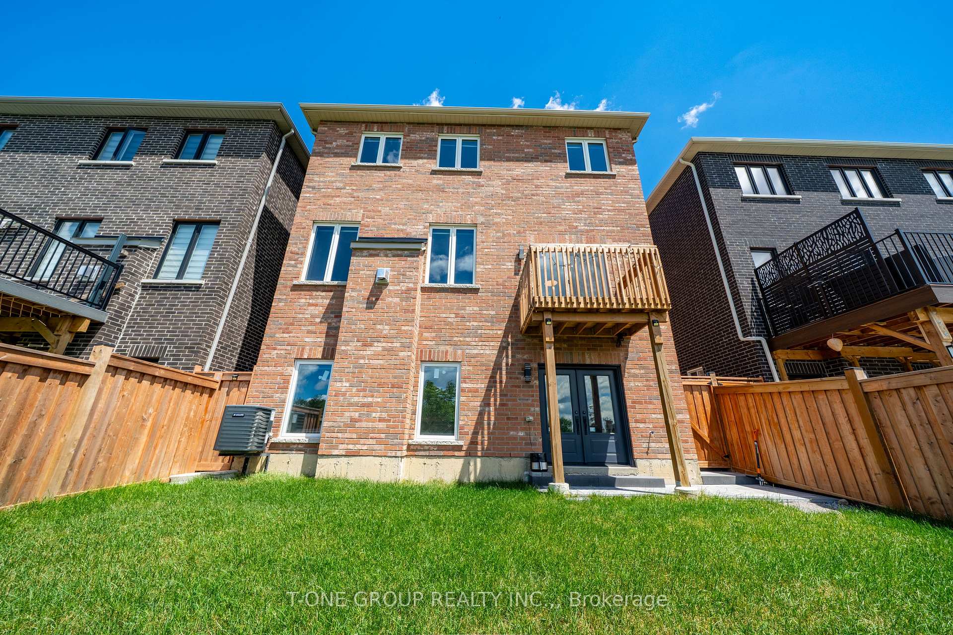 Photo 4 of 162 Hartney Dr, Richmond Hill, Rural Richmond Hill — HOMEH