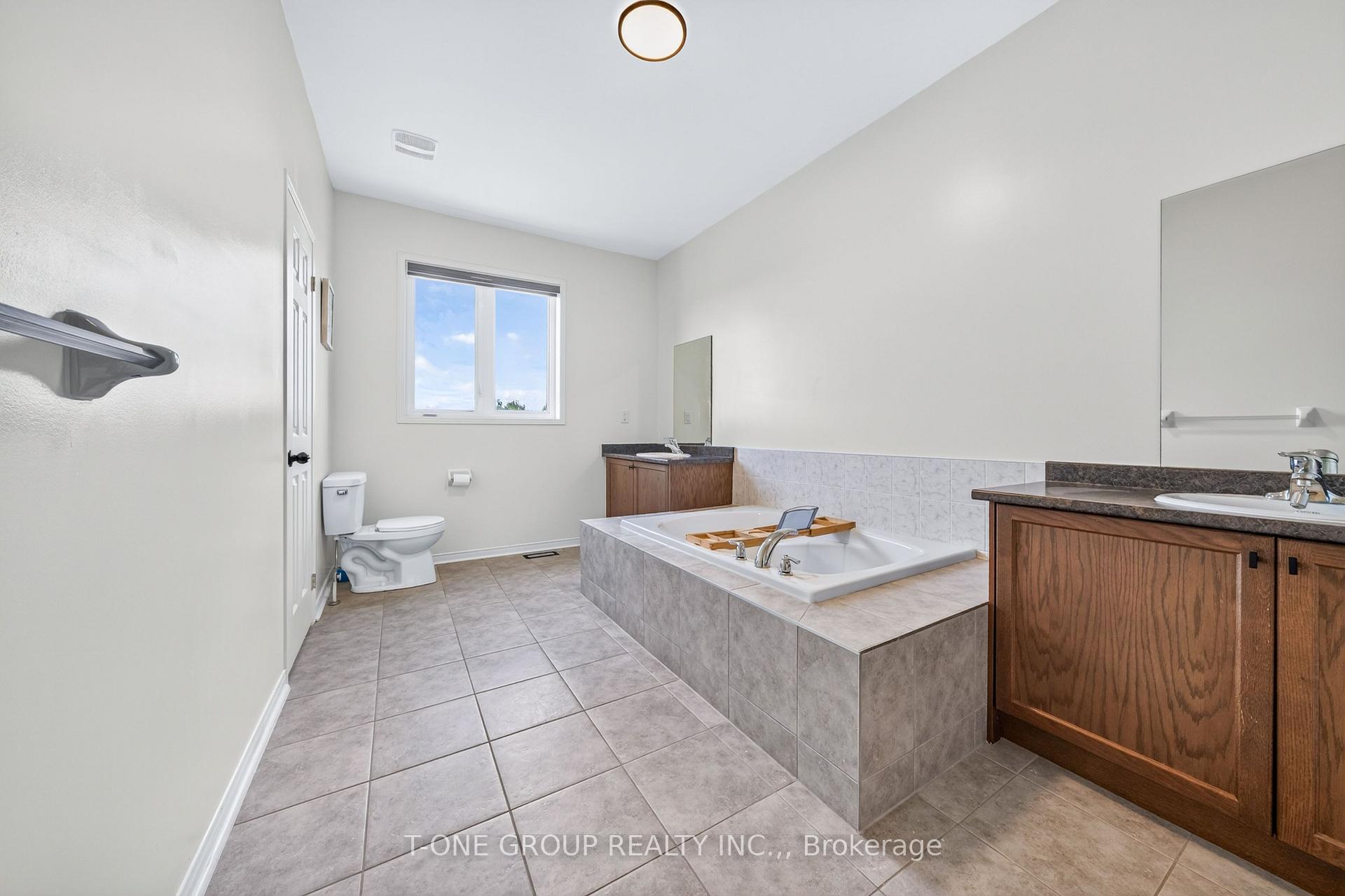 Photo 8 of 162 Hartney Dr, Richmond Hill, Rural Richmond Hill — HOMEH