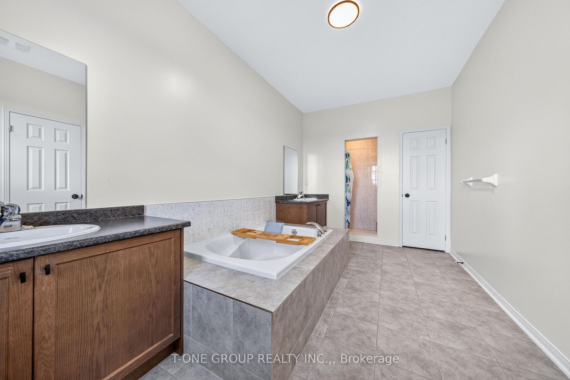 Photo 10 of 162 Hartney Dr, Richmond Hill, Rural Richmond Hill — HOMEH