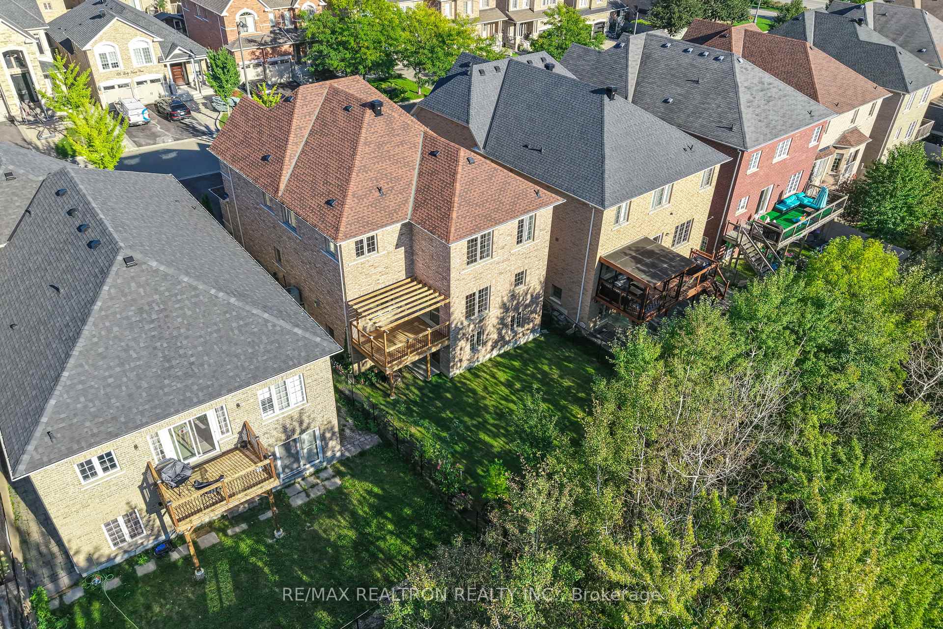 Photo 3 of 125 Lady Karen Crescent, Vaughan, Patterson — HOMEH