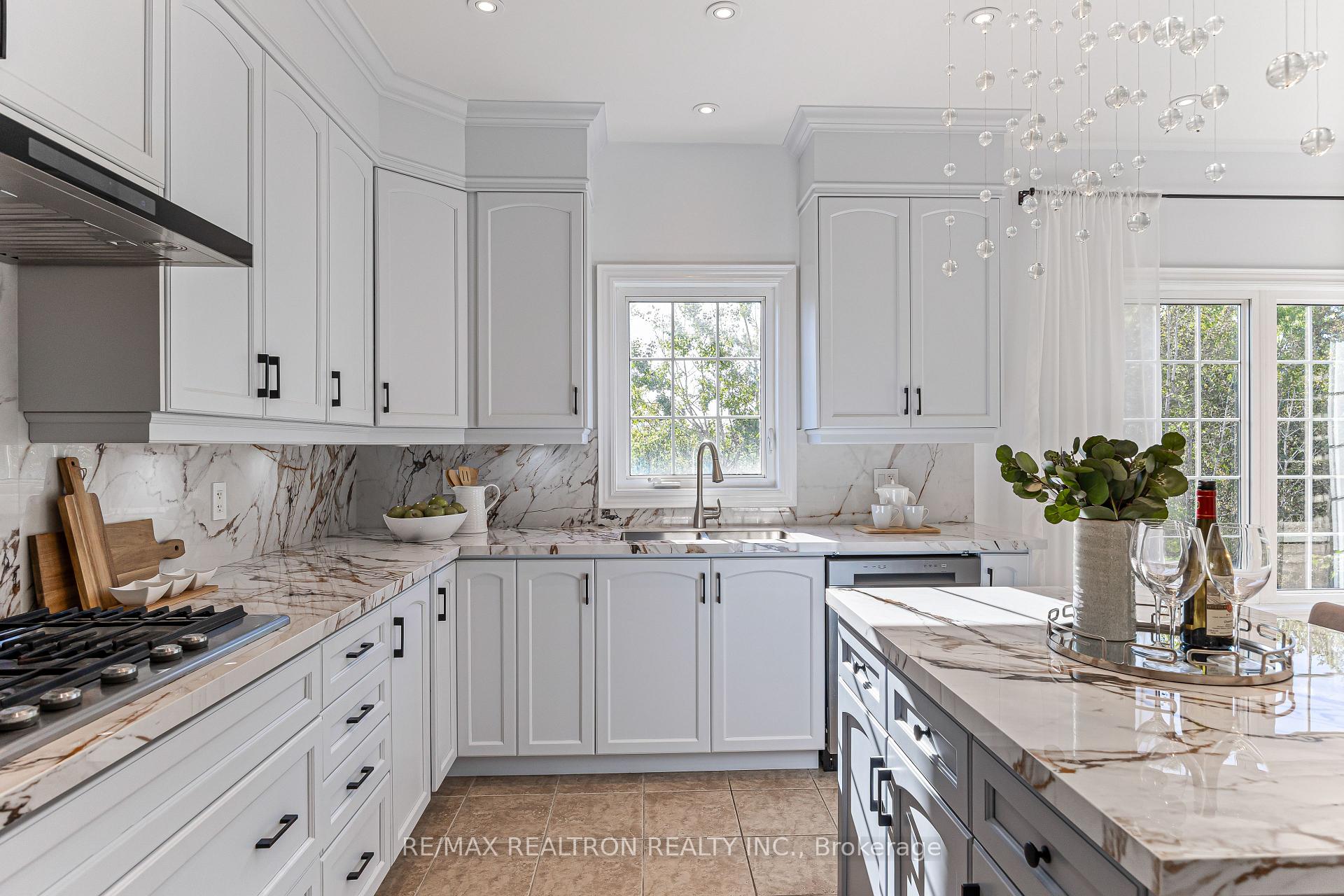 Photo 9 of 125 Lady Karen Crescent, Vaughan, Patterson — HOMEH