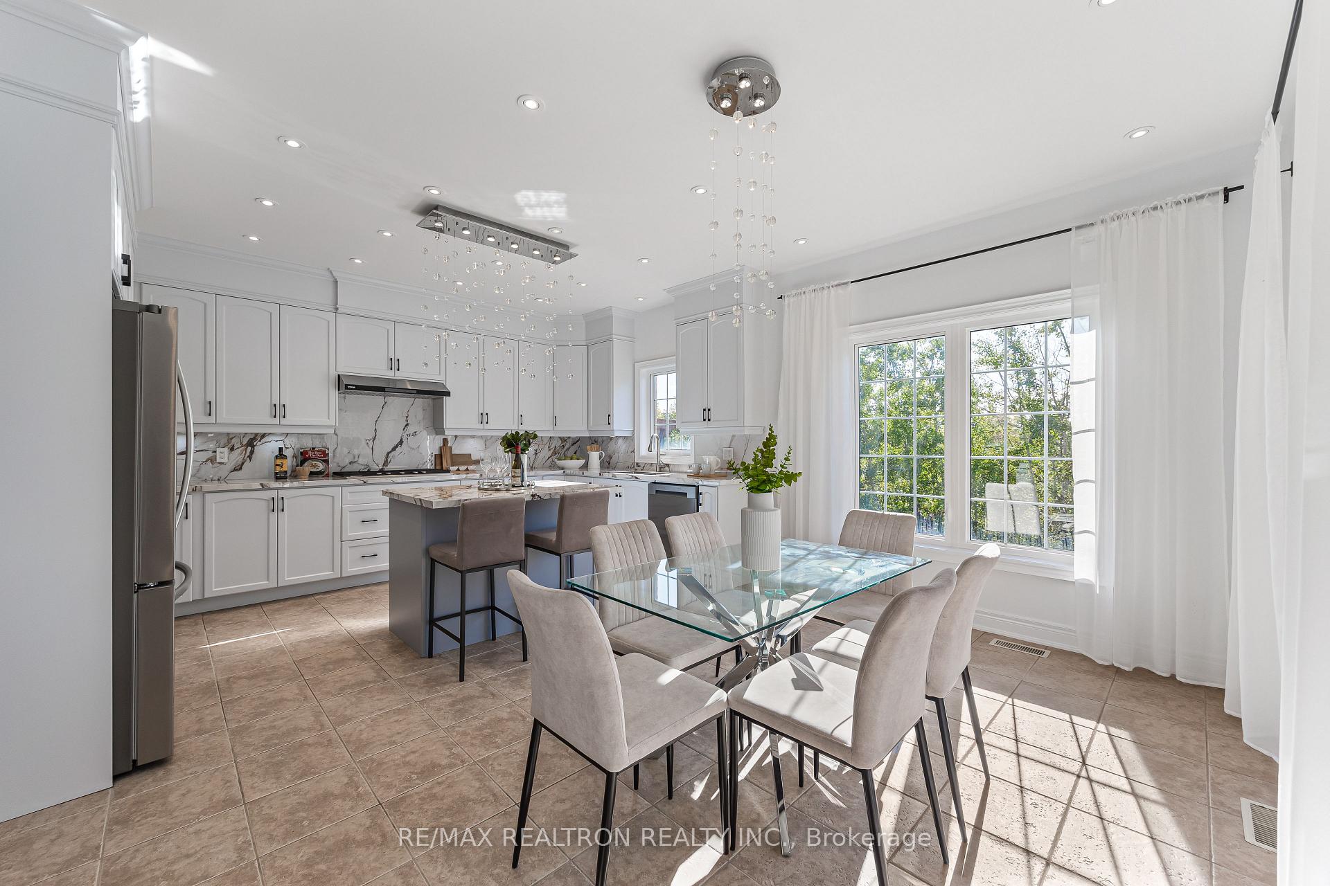 Photo 10 of 125 Lady Karen Crescent, Vaughan, Patterson — HOMEH