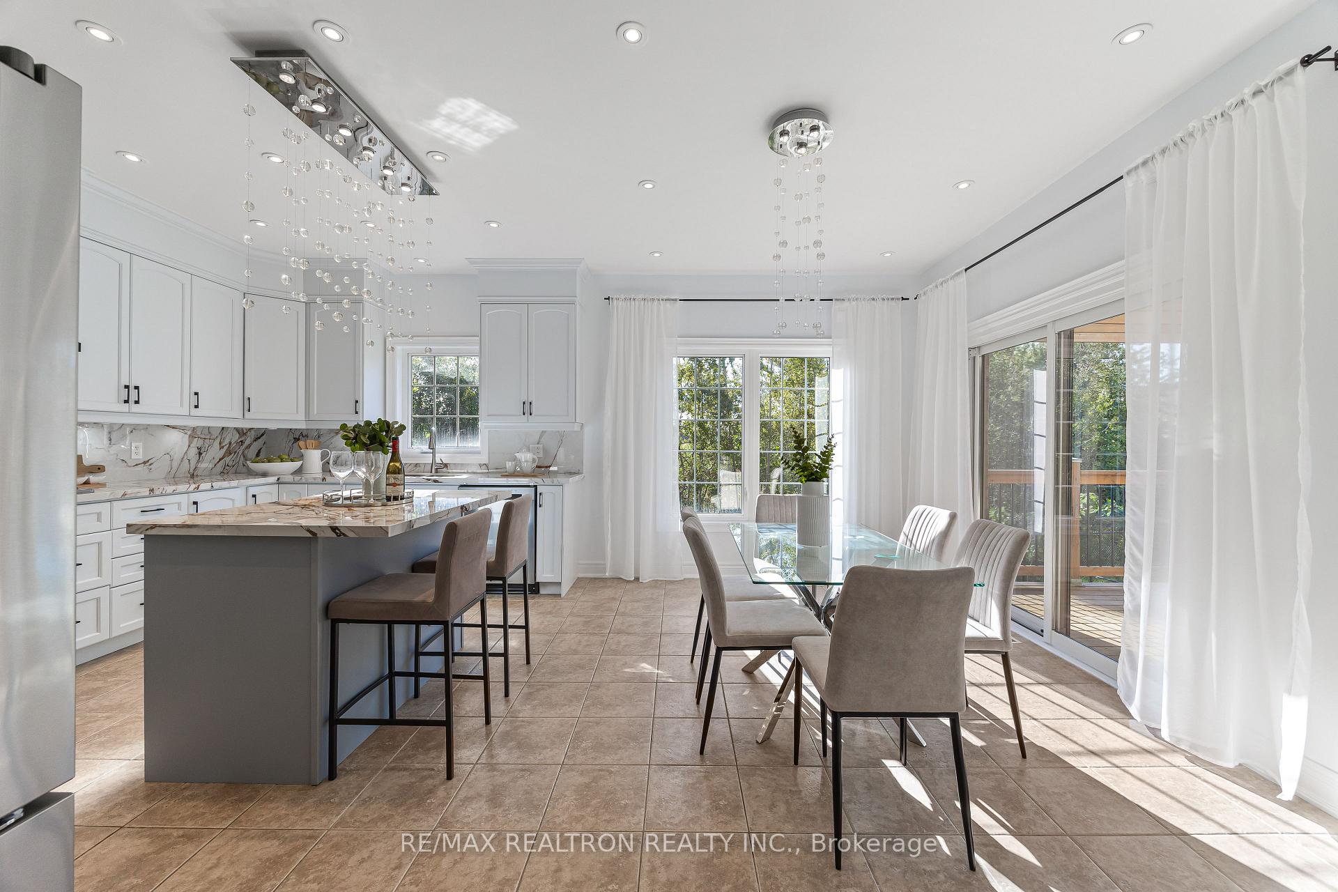 Photo 11 of 125 Lady Karen Crescent, Vaughan, Patterson — HOMEH