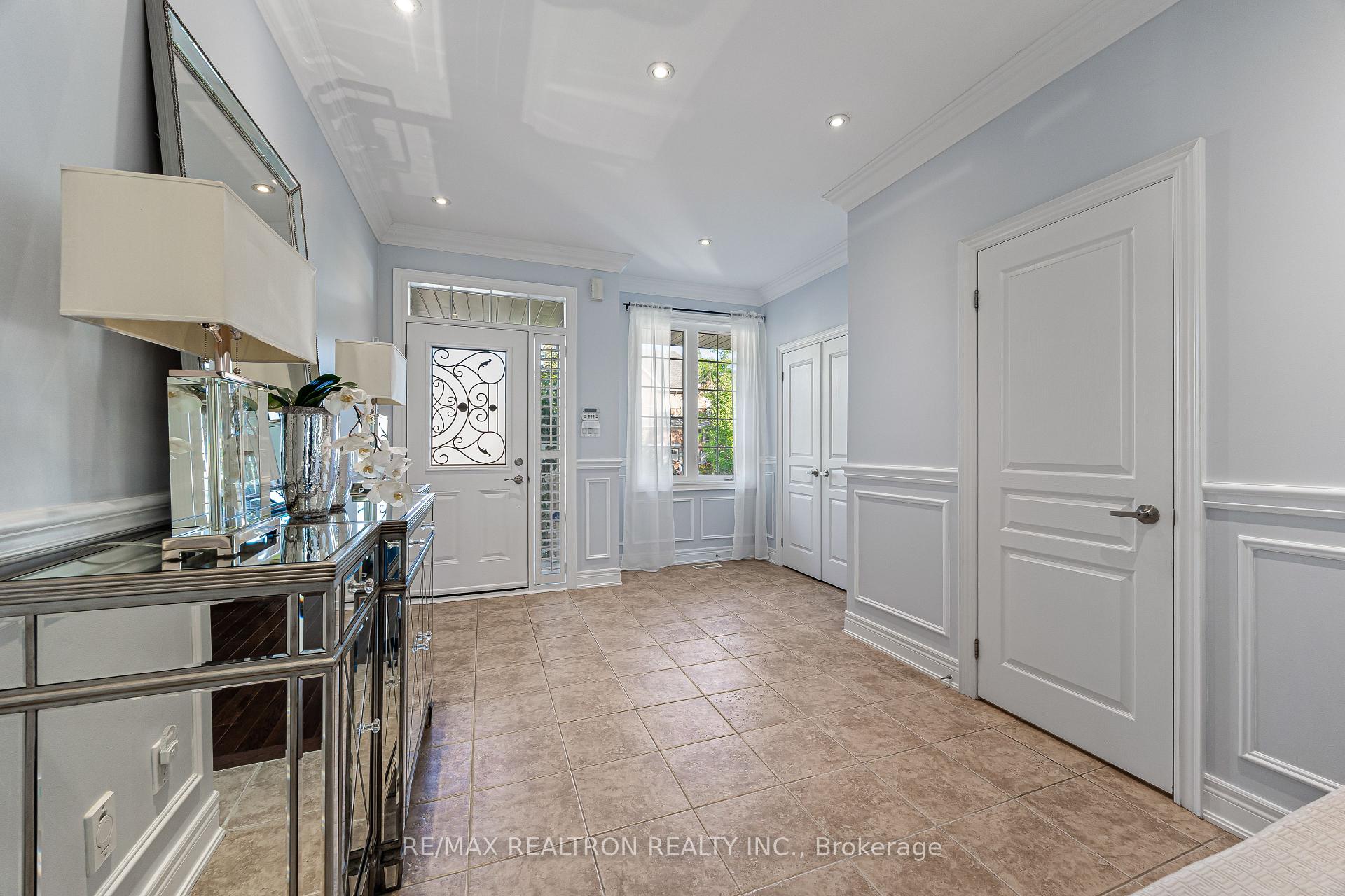 Photo 5 of 125 Lady Karen Crescent, Vaughan, Patterson — HOMEH
