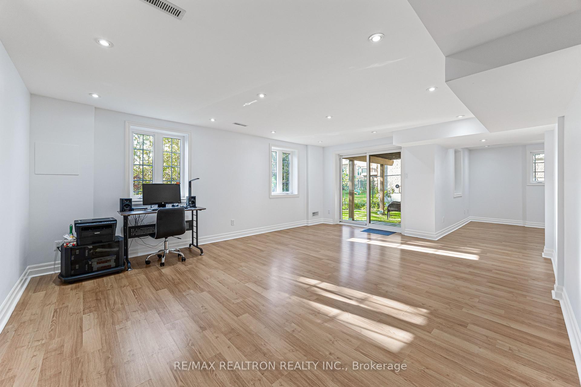 Photo 23 of 125 Lady Karen Crescent, Vaughan, Patterson — HOMEH