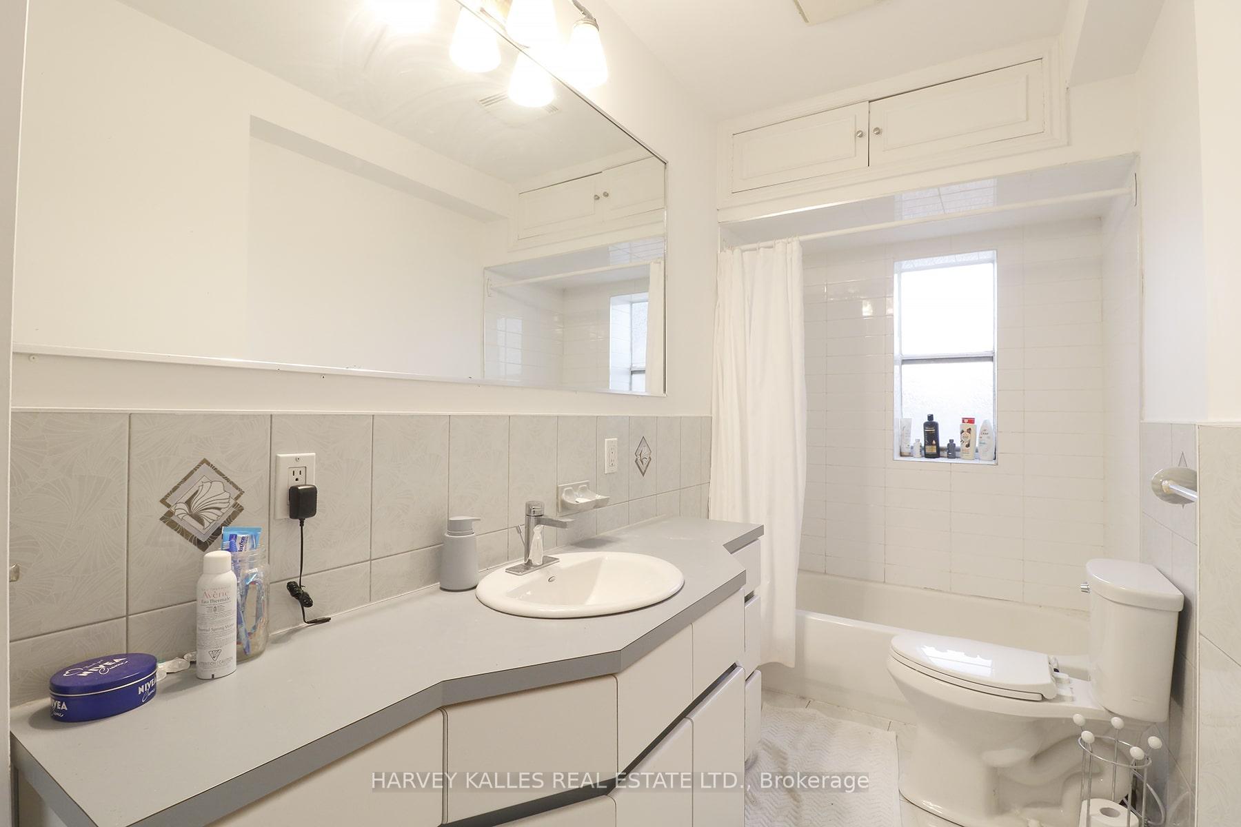 Photo 11 of Unit 1A, 107 Concord Avenue, Toronto, Palmerston-Little Italy — HOMEH
