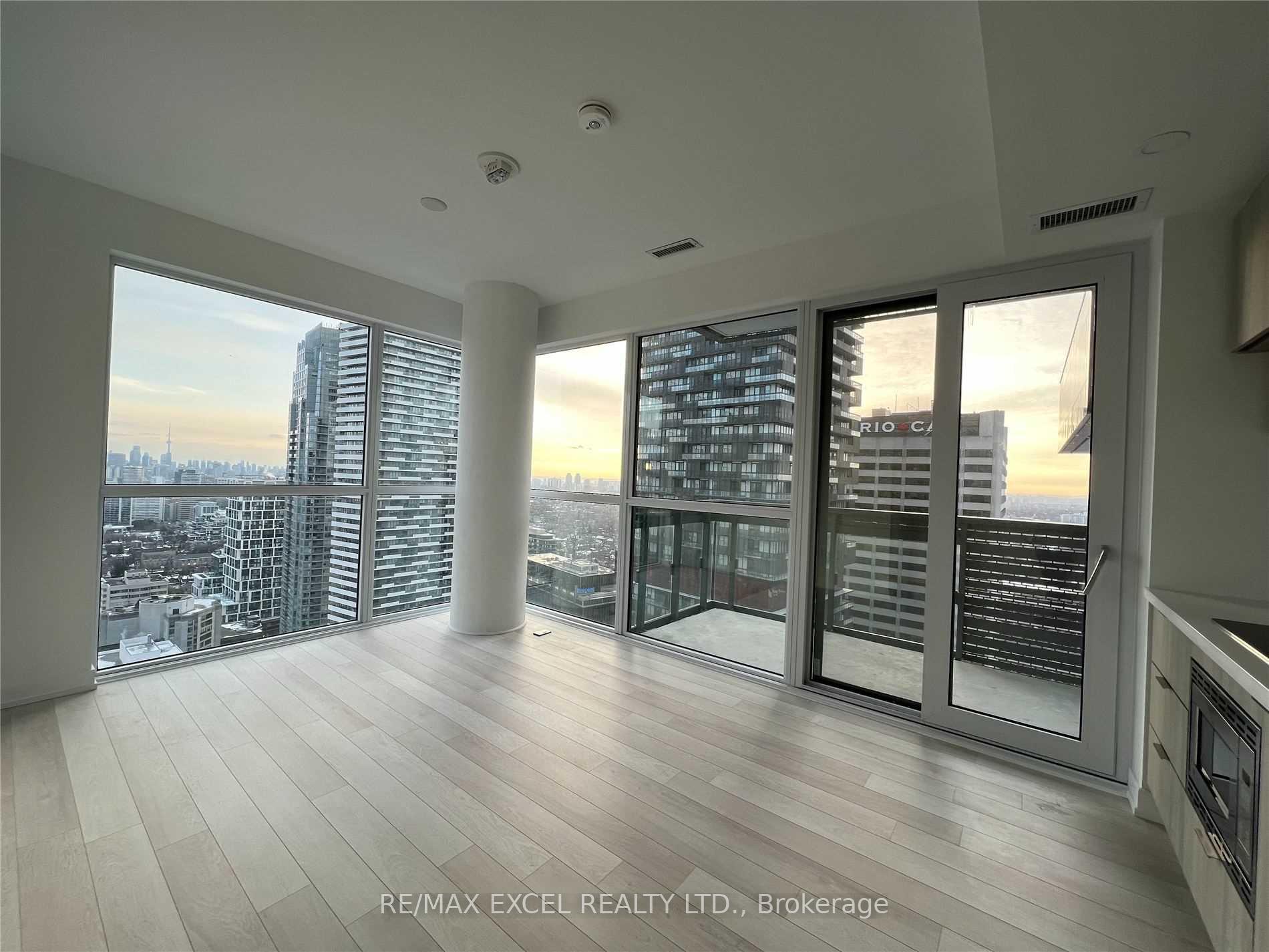Photo 3 of Unit 3205, 39 Roehampton Avenue, Toronto, Mount Pleasant West — HOMEH