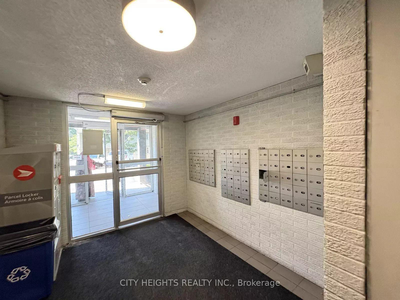 Photo 3 of Unit 409, 286 Chandler Drive, Kitchener, Laurentian Hills — HOMEH