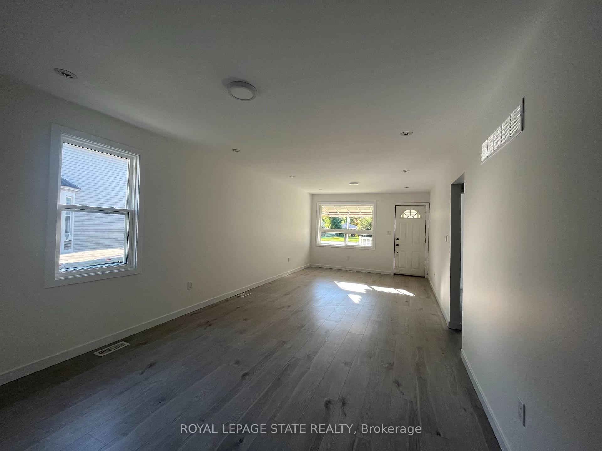 Photo 3 of 6316 Montrose Road, Niagara Falls, West Wood — HOMEH