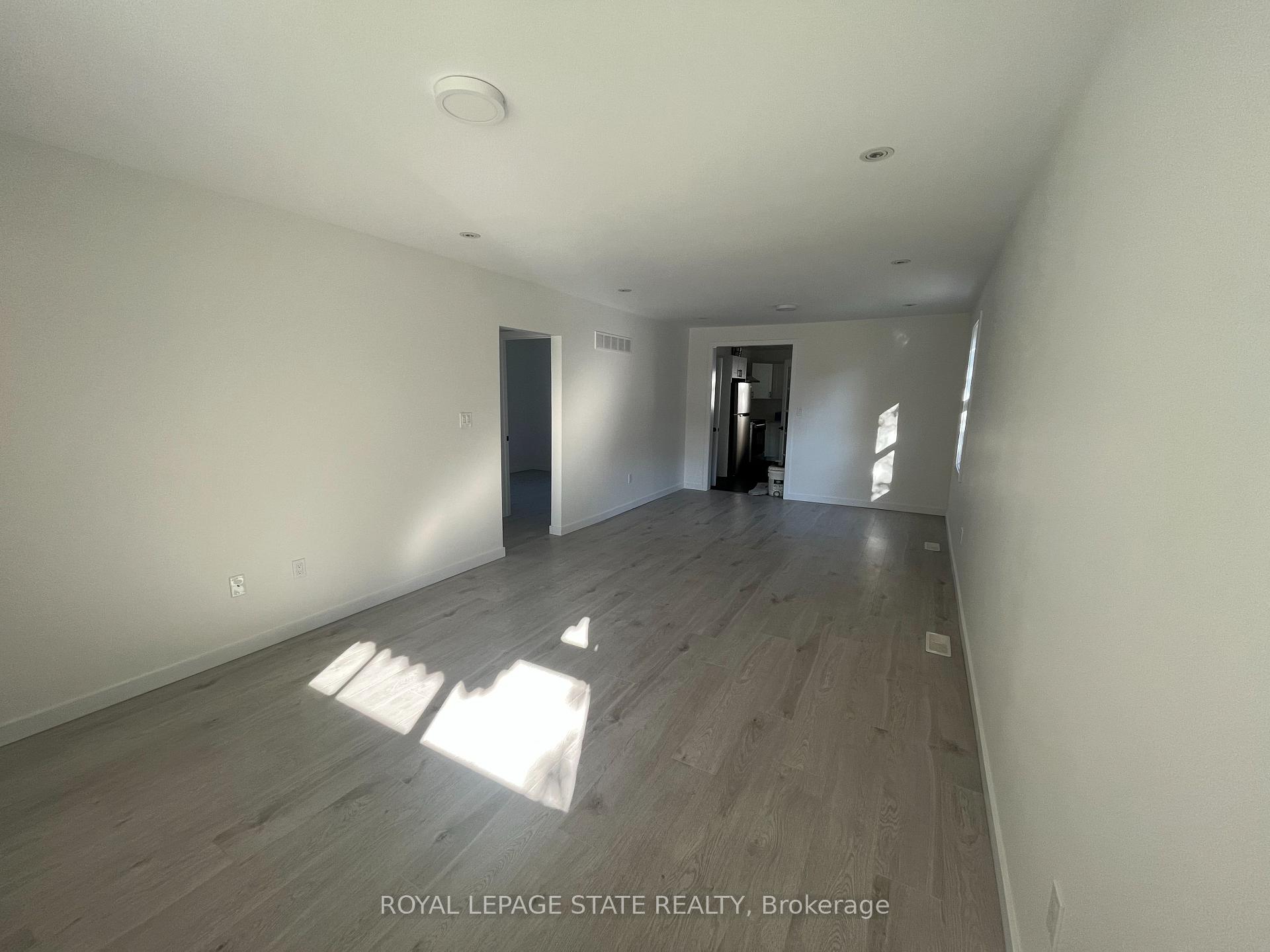 Photo 4 of 6316 Montrose Road, Niagara Falls, West Wood — HOMEH