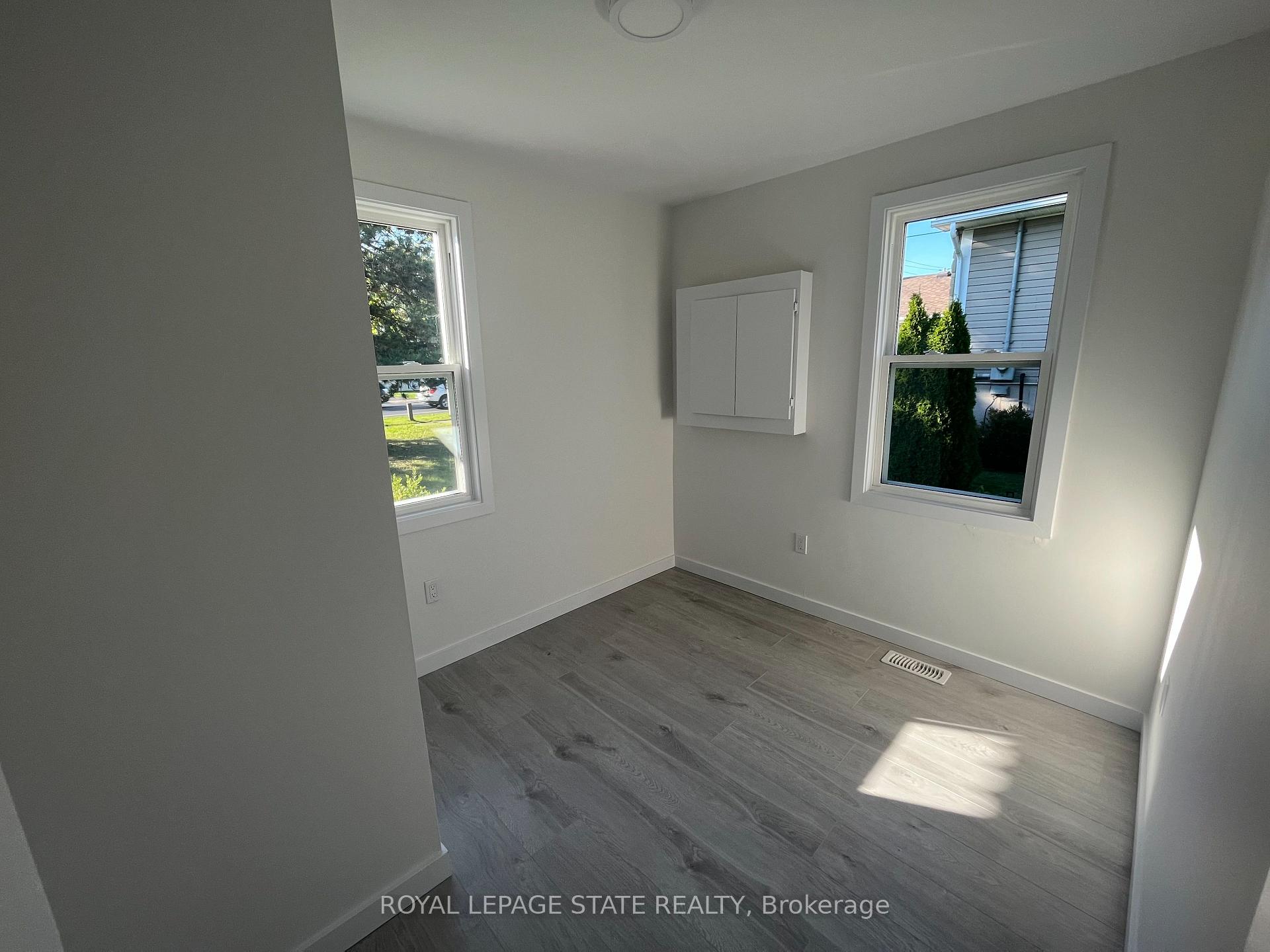 Photo 6 of 6316 Montrose Road, Niagara Falls, West Wood — HOMEH