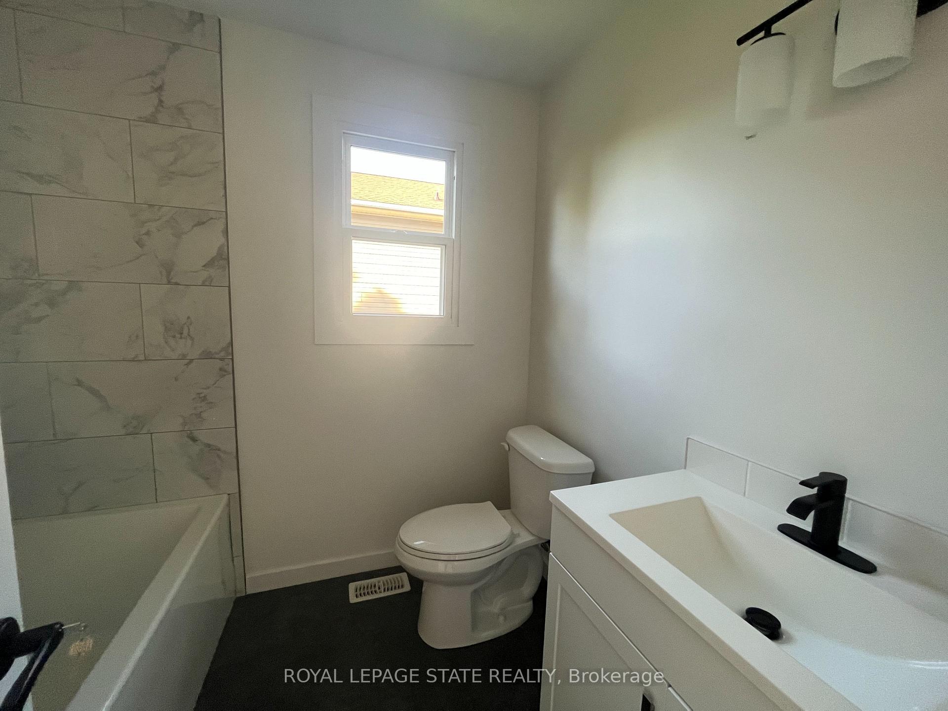Photo 8 of 6316 Montrose Road, Niagara Falls, West Wood — HOMEH