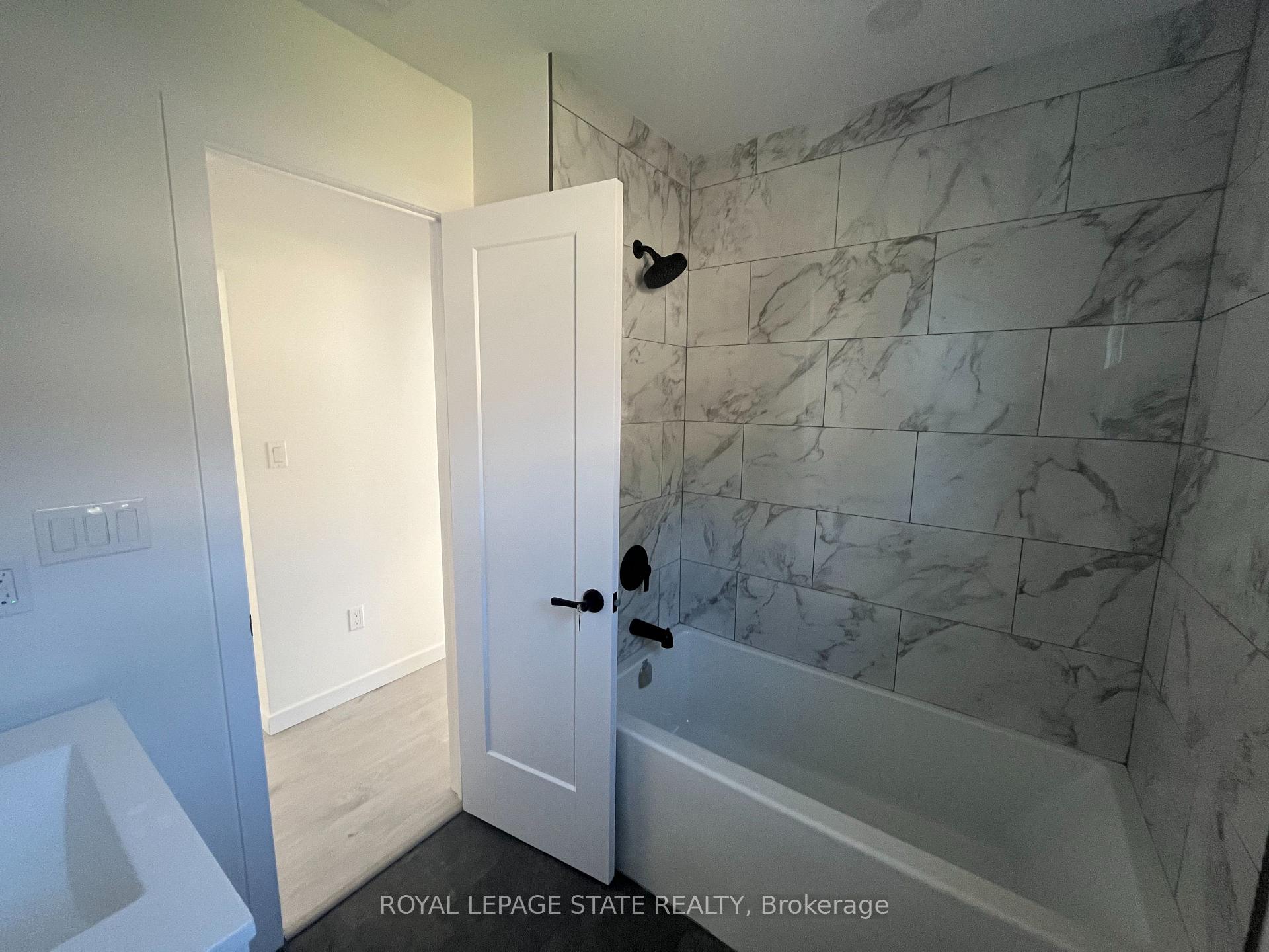 Photo 9 of 6316 Montrose Road, Niagara Falls, West Wood — HOMEH