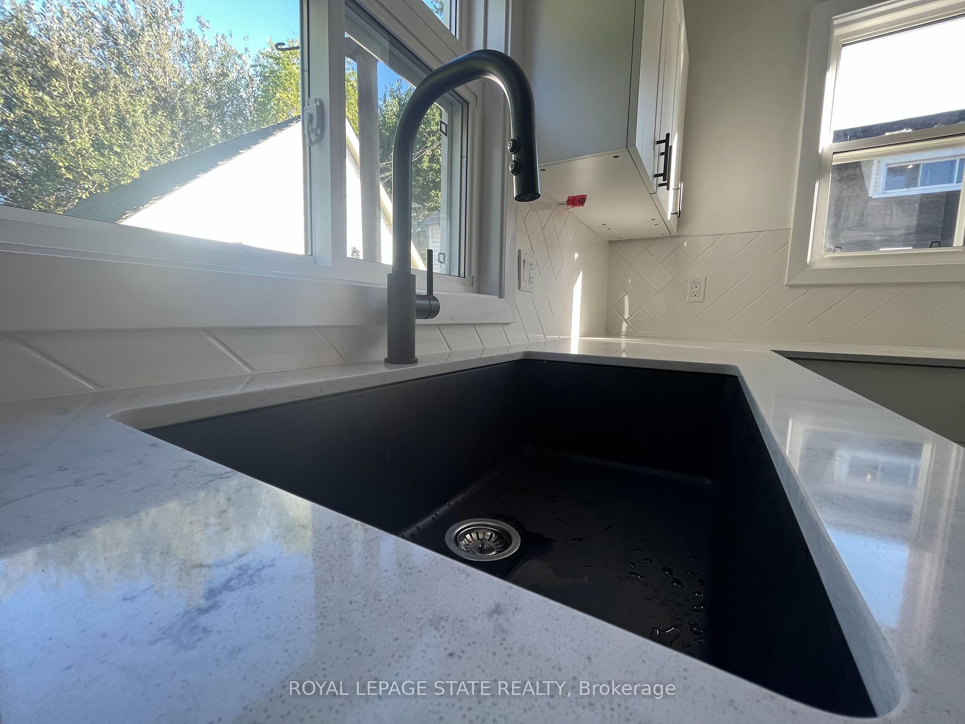 Photo 13 of 6316 Montrose Road, Niagara Falls, West Wood — HOMEH
