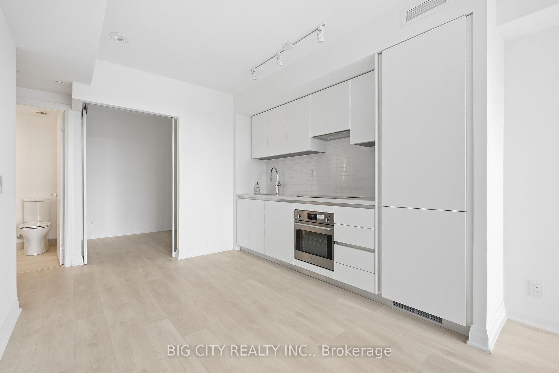 Photo 6 of Unit 701, 25 Frederick Todd Way, Toronto, Thorncliffe Park — HOMEH