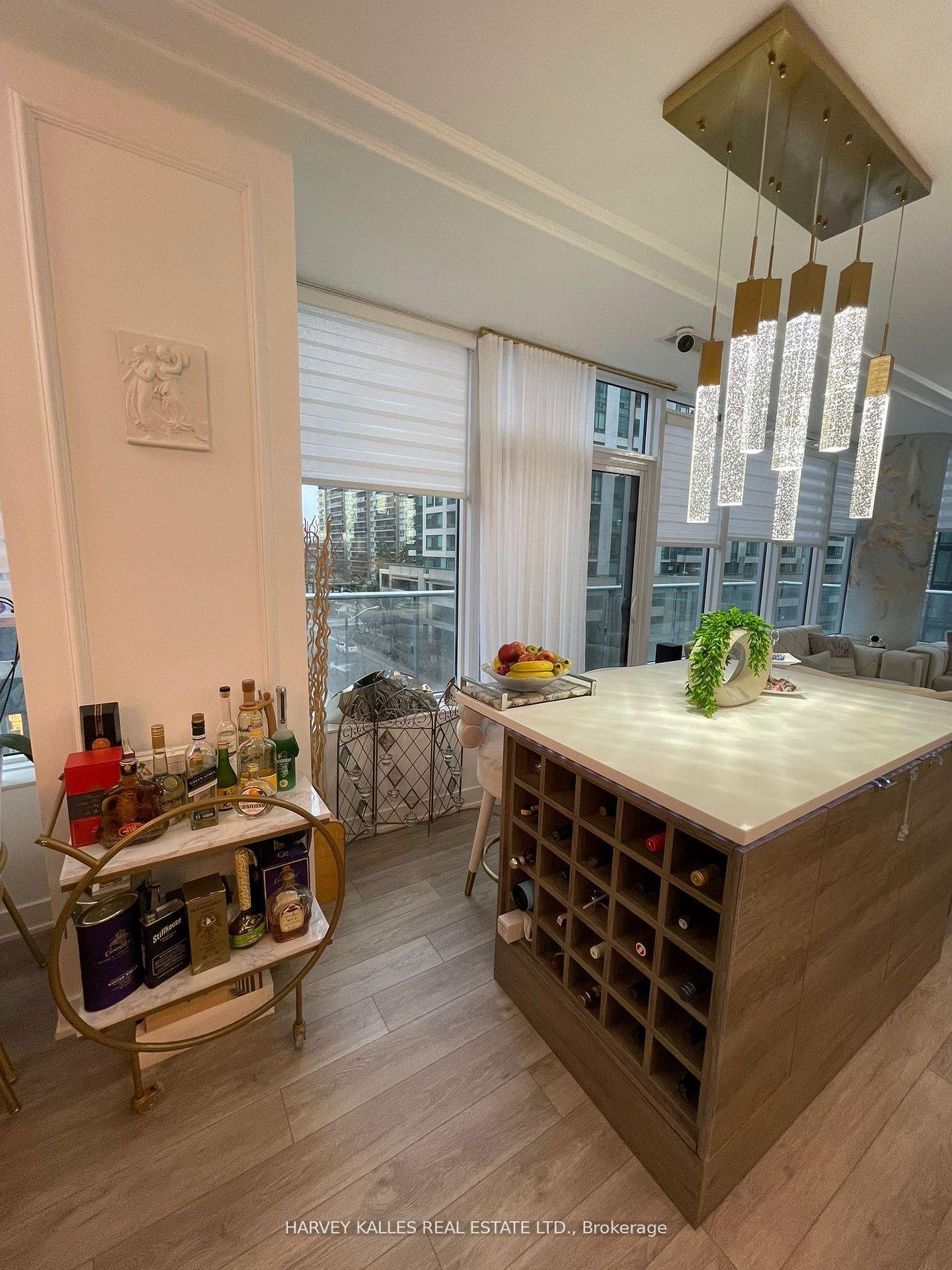 Photo 2 of Unit 514, 99 Broadway Avenue, Toronto, Mount Pleasant West — HOMEH