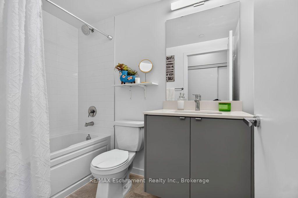 Photo 7 of Unit B717, 3200 Dakota Common, Burlington, Alton — HOMEH