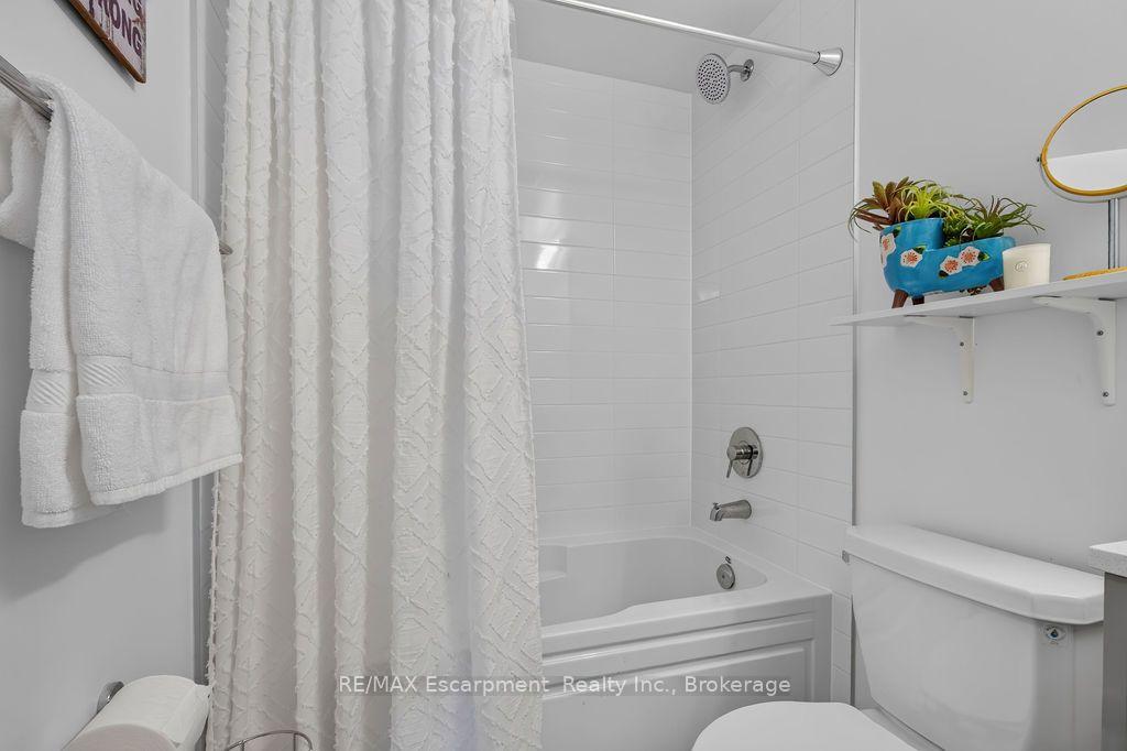Photo 8 of Unit B717, 3200 Dakota Common, Burlington, Alton — HOMEH