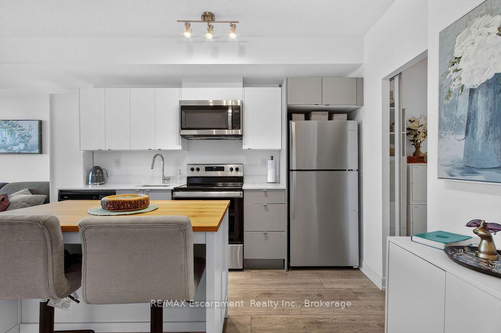 Photo 11 of Unit B717, 3200 Dakota Common, Burlington, Alton — HOMEH