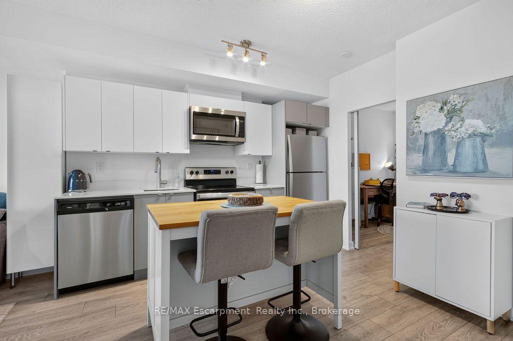 Photo 13 of Unit B717, 3200 Dakota Common, Burlington, Alton — HOMEH