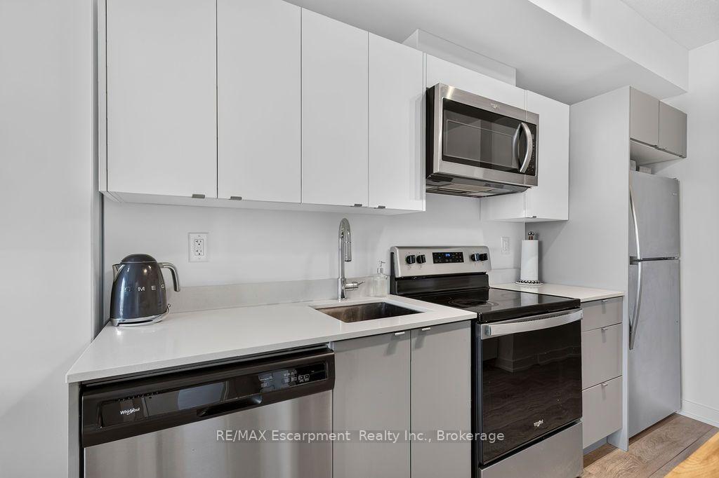 Photo 14 of Unit B717, 3200 Dakota Common, Burlington, Alton — HOMEH
