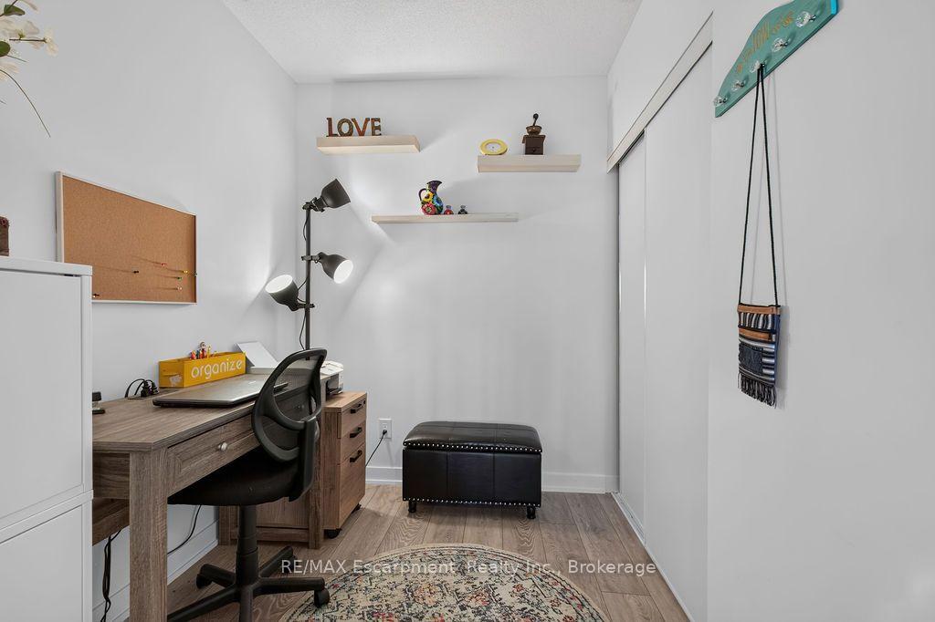 Photo 31 of Unit B717, 3200 Dakota Common, Burlington, Alton — HOMEH