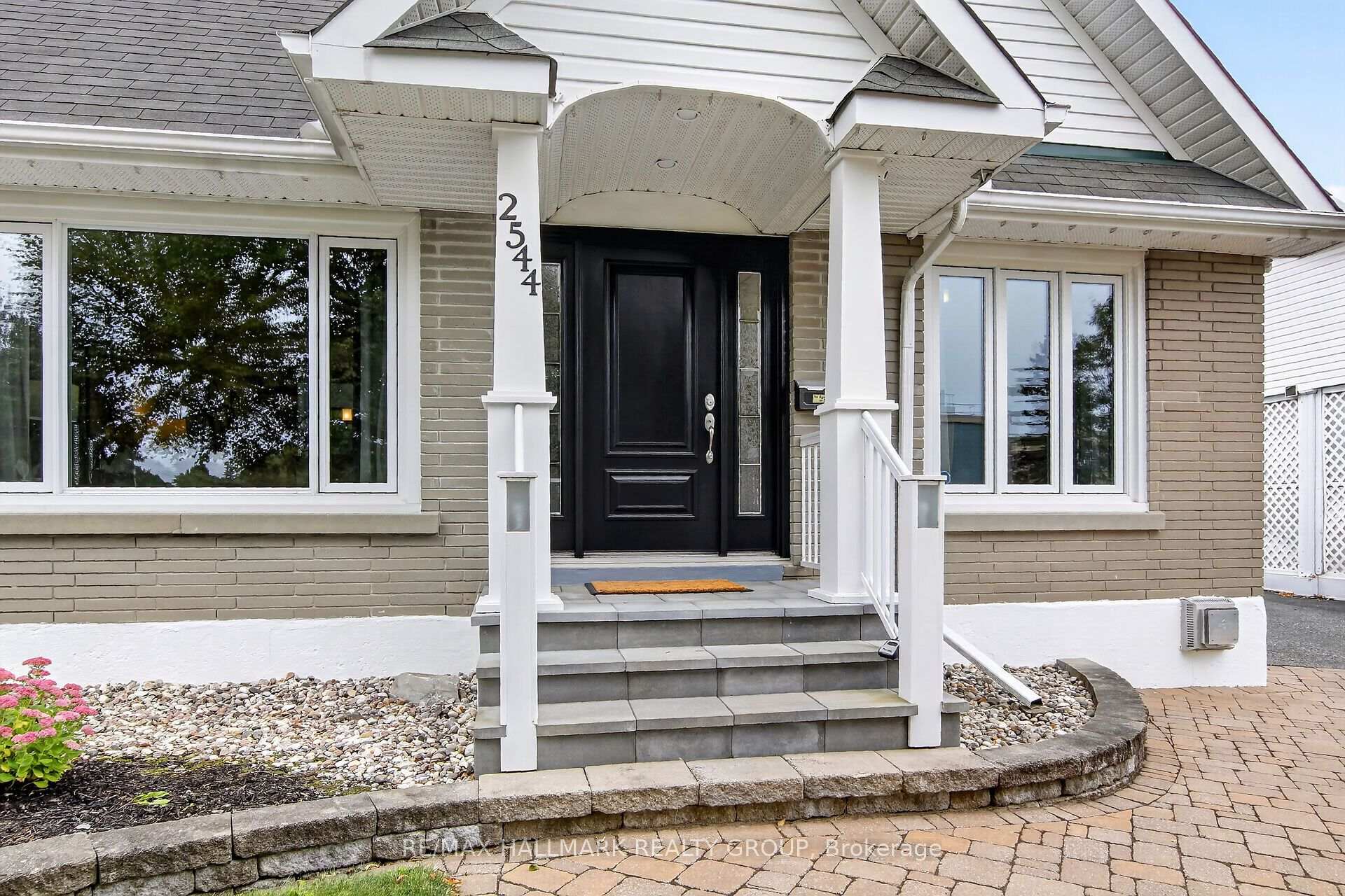 Photo 3 of 2544 Severn Avenue, Ottawa, Queensway Terrace North — HOMEH