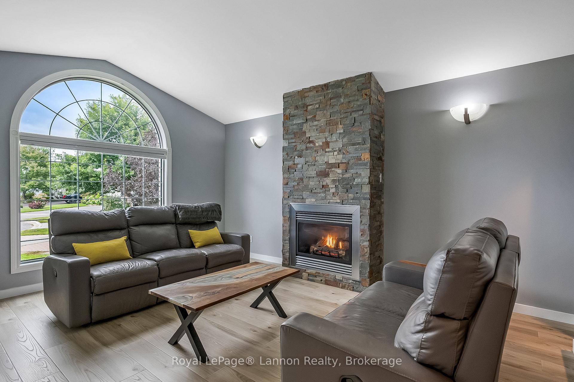 Photo 5 of 120 Light Court, Thunder Bay, River Terrace — HOMEH