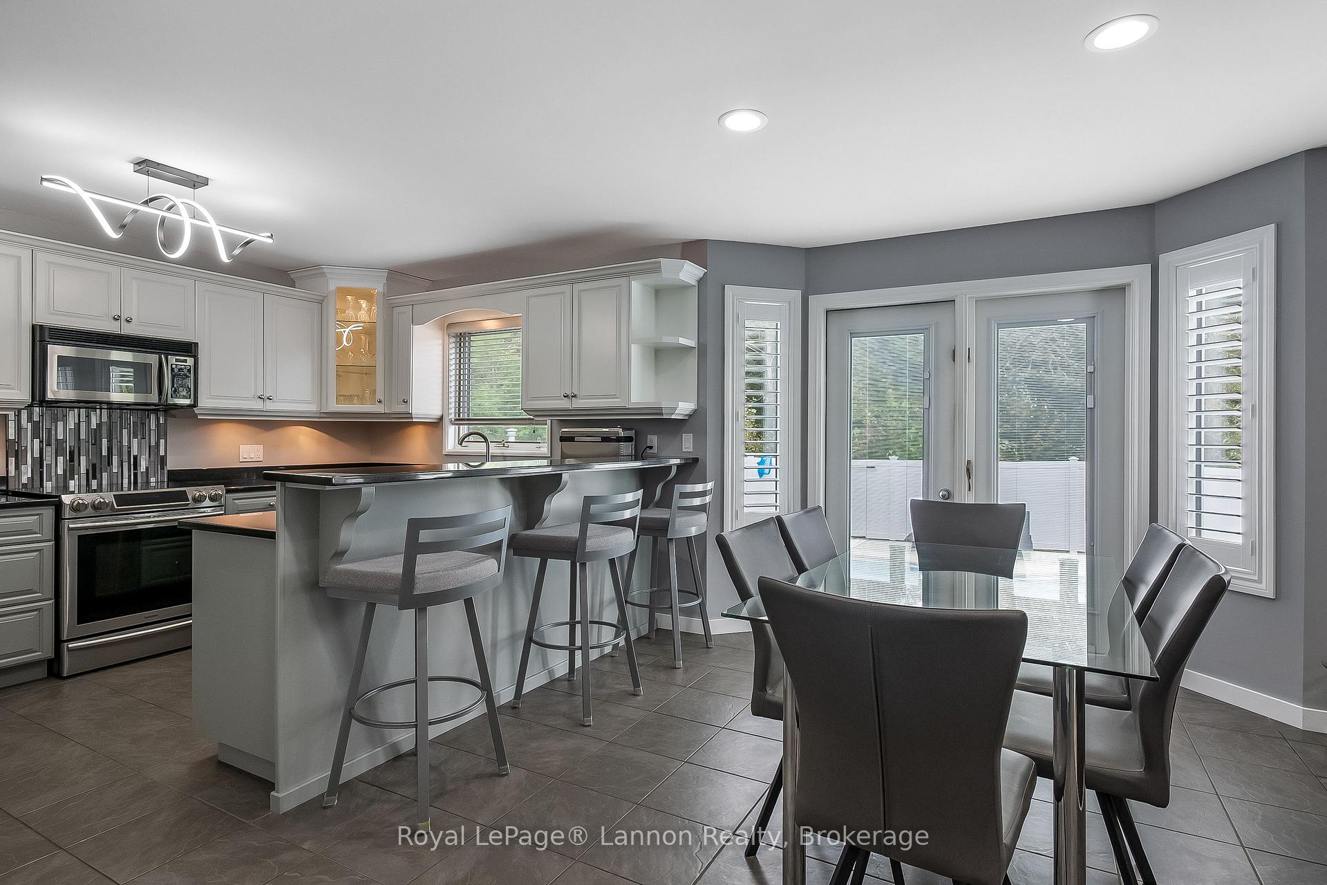 Photo 10 of 120 Light Court, Thunder Bay, River Terrace — HOMEH