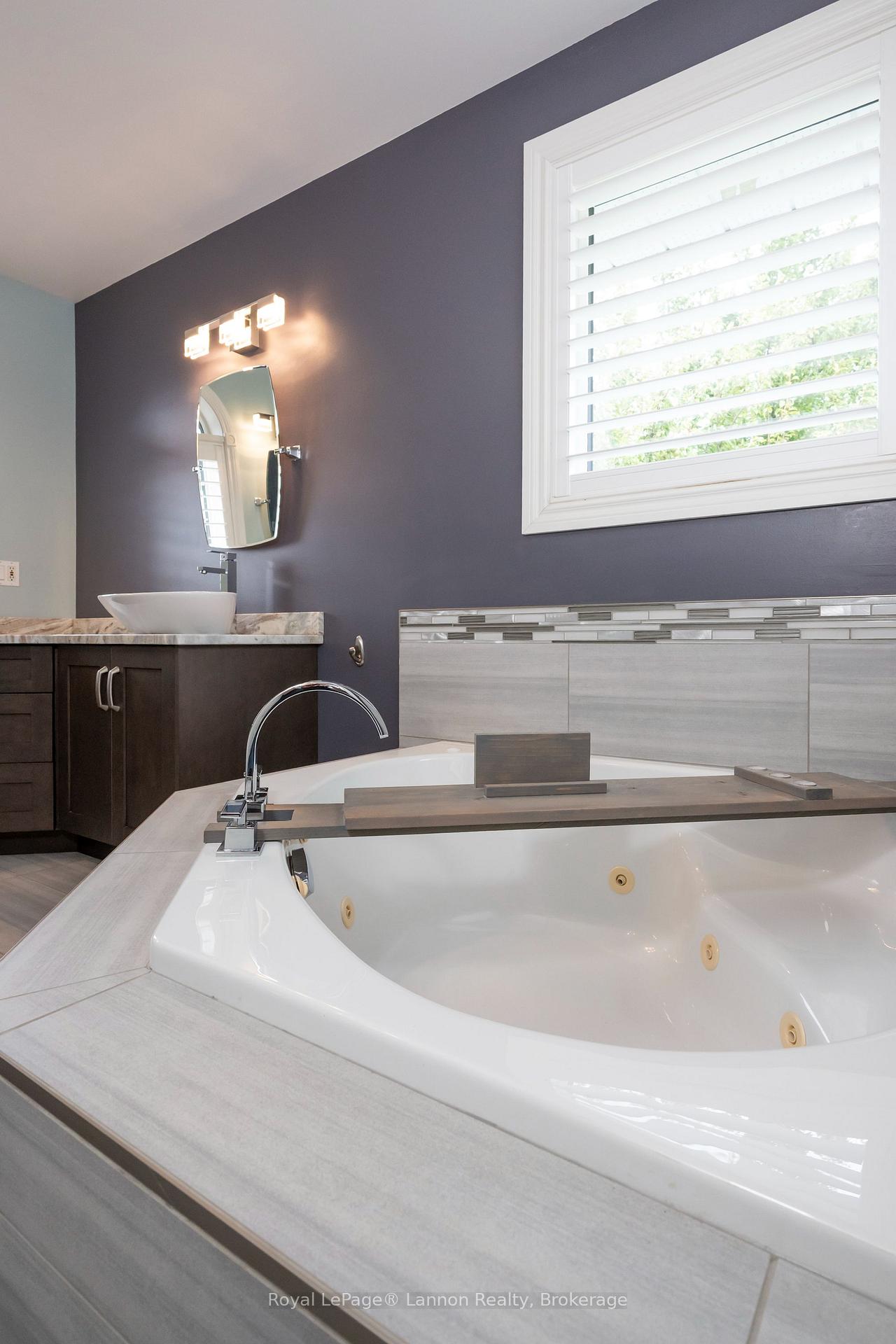 Photo 33 of 120 Light Court, Thunder Bay, River Terrace — HOMEH