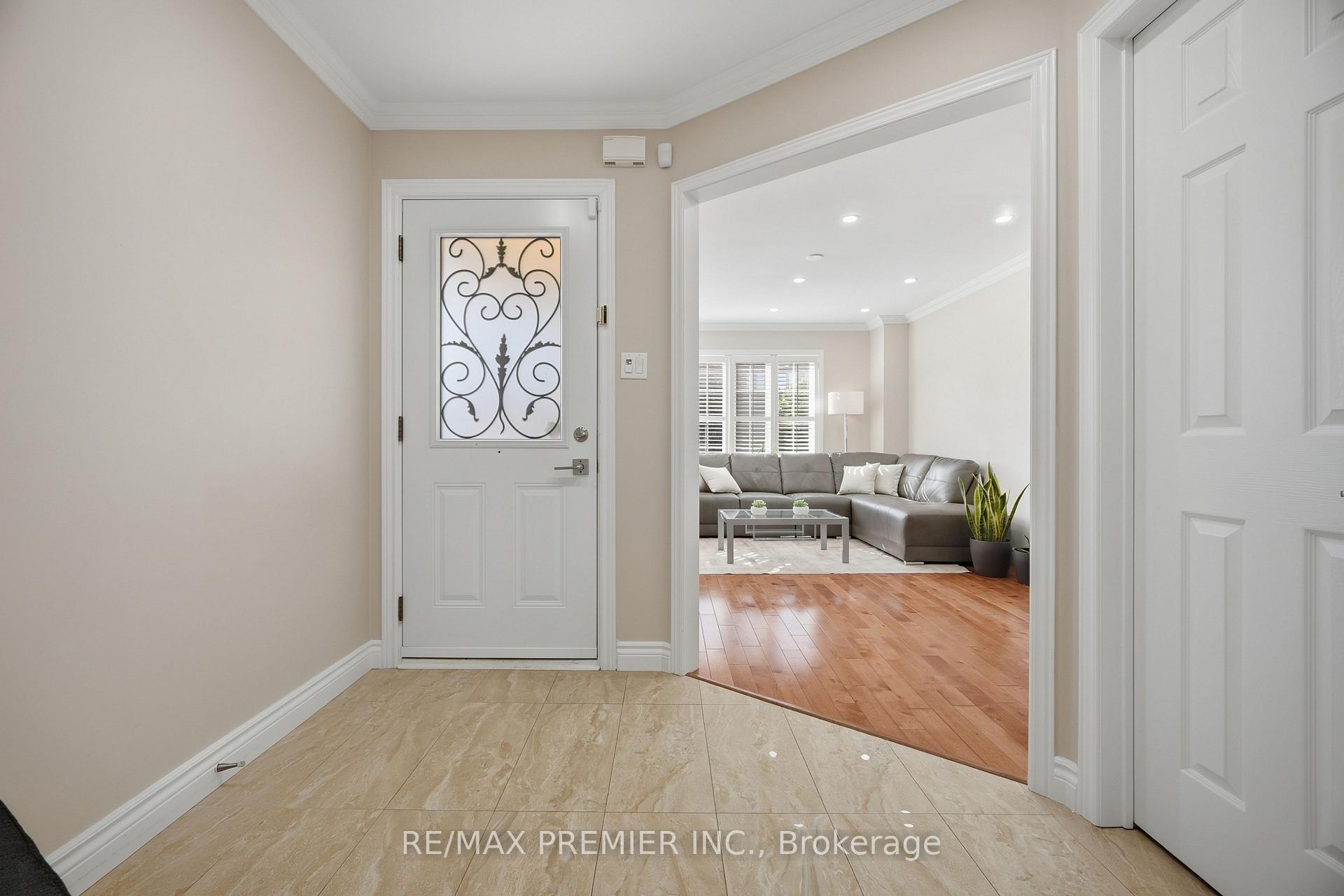 Photo 3 of Unit 66, 102 Pinedale Gate, Vaughan, East Woodbridge — HOMEH