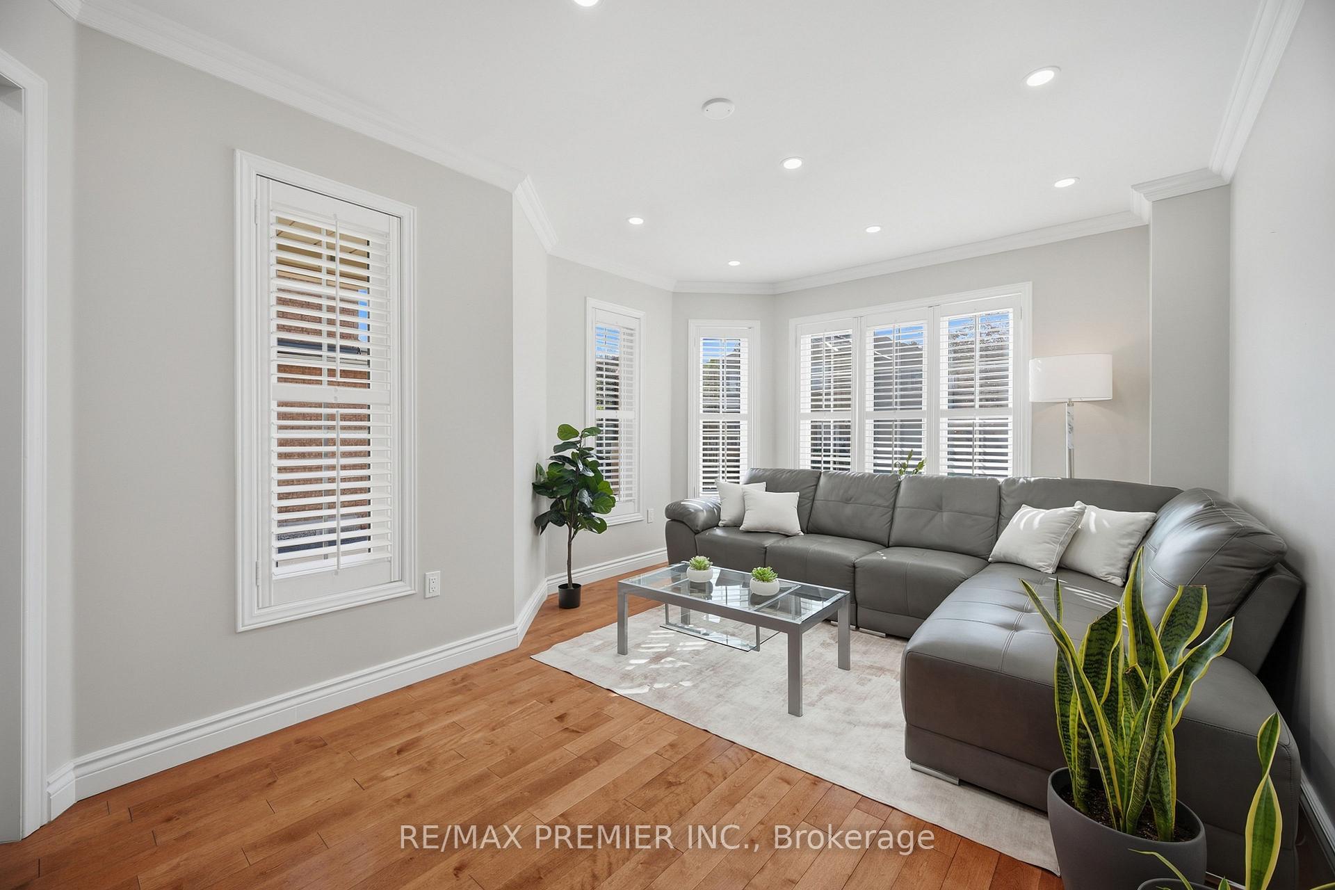Photo 5 of Unit 66, 102 Pinedale Gate, Vaughan, East Woodbridge — HOMEH