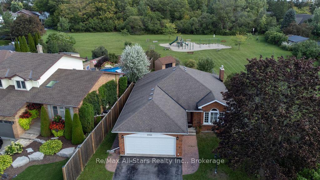 Photo 4 of 1921 Mapleridge Drive, Peterborough, Monaghan Ward 2 — HOMEH