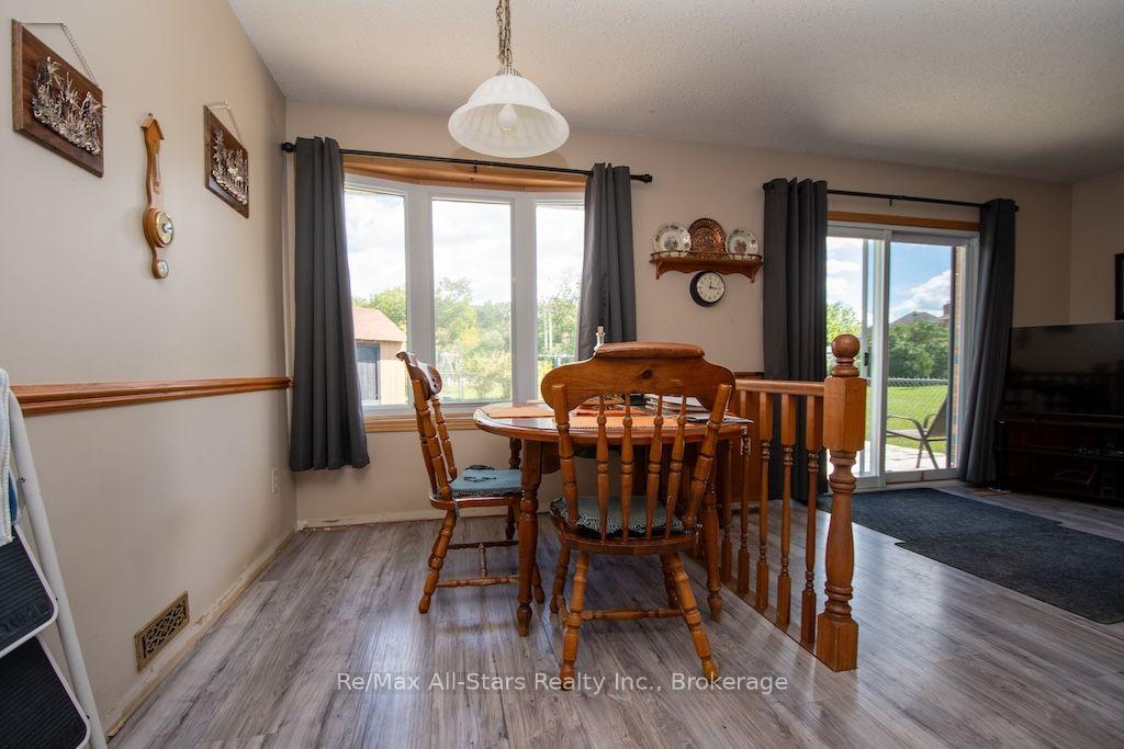 Photo 10 of 1921 Mapleridge Drive, Peterborough, Monaghan Ward 2 — HOMEH