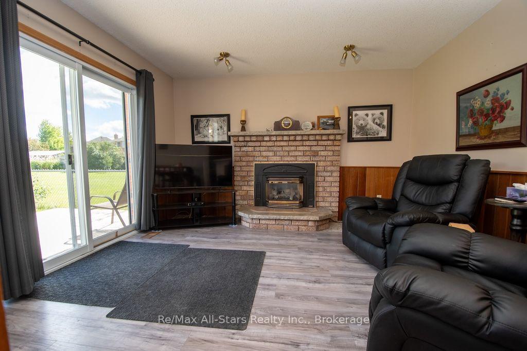 Photo 16 of 1921 Mapleridge Drive, Peterborough, Monaghan Ward 2 — HOMEH