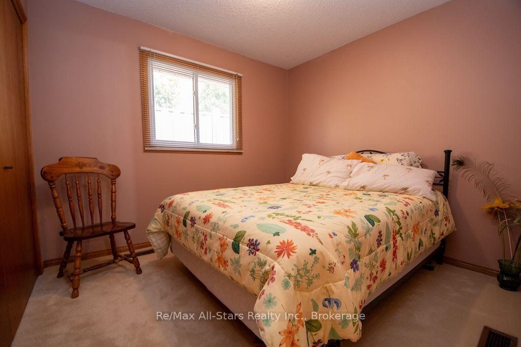 Photo 25 of 1921 Mapleridge Drive, Peterborough, Monaghan Ward 2 — HOMEH
