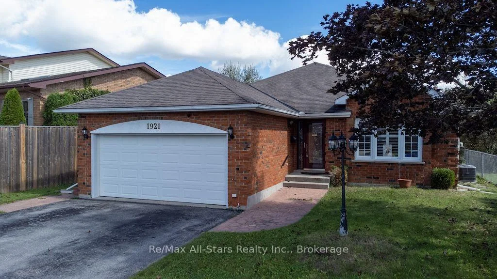 Photo 2 of 1921 Mapleridge Drive, Peterborough, Monaghan Ward 2 — HOMEH