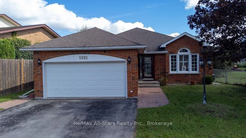 Photo 5 of 1921 Mapleridge Drive, Peterborough, Monaghan Ward 2 — HOMEH