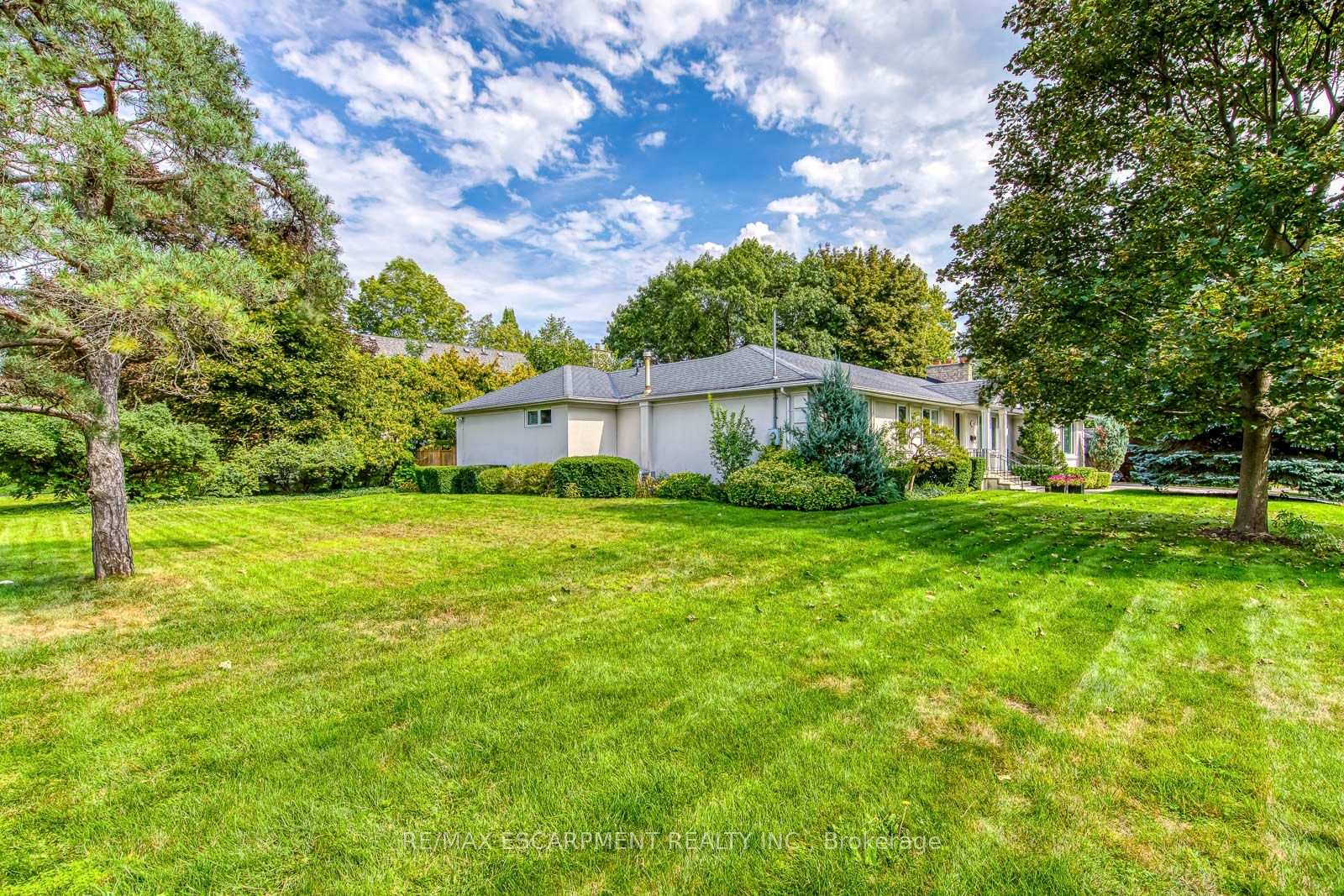 Photo 3 of 281 Pinehurst Drive, Oakville, Ford — HOMEH