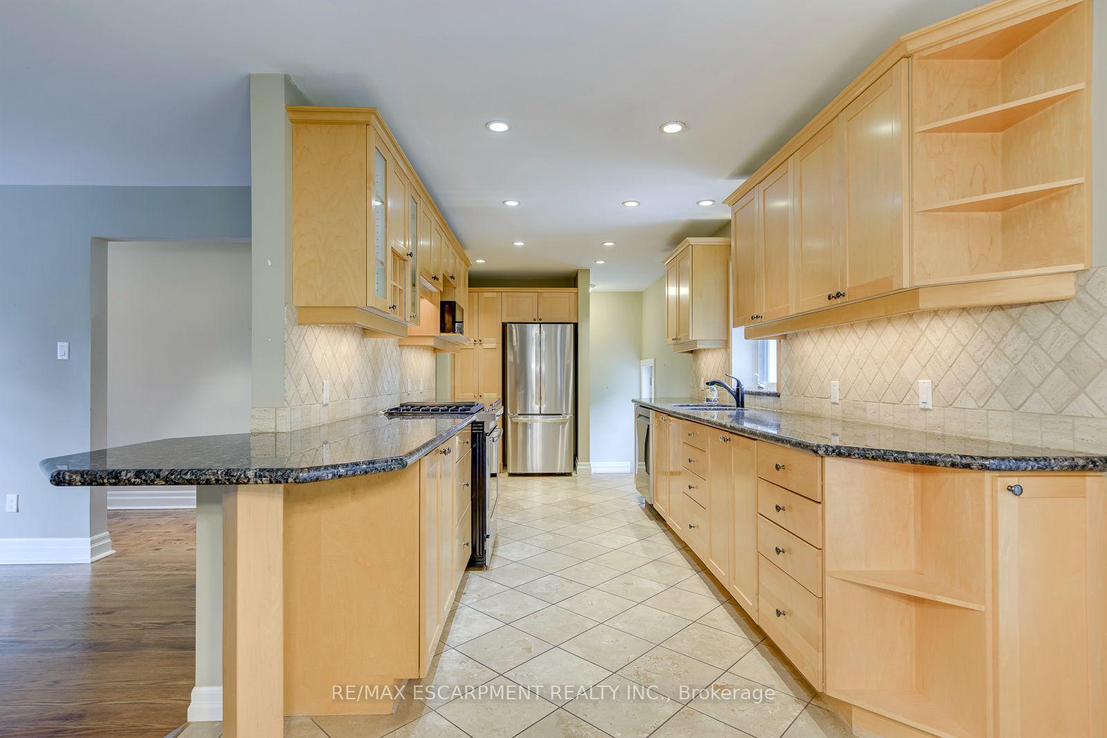 Photo 13 of 281 Pinehurst Drive, Oakville, Ford — HOMEH