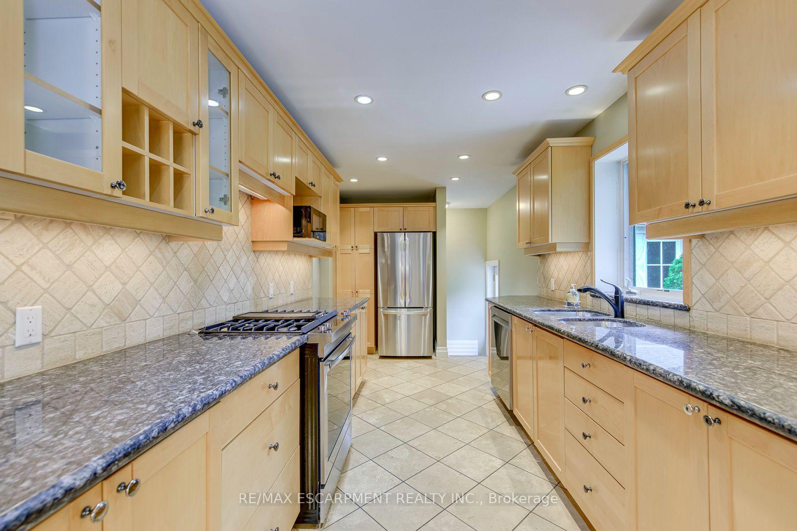 Photo 14 of 281 Pinehurst Drive, Oakville, Ford — HOMEH